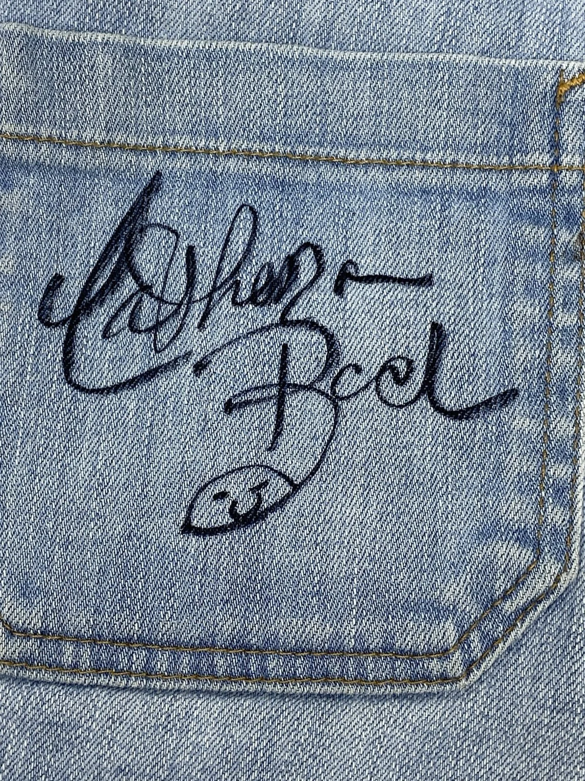 Catherine Bach — THE DUKES OF HAZZARD Signed CATHERINE BACH Daisy Duke Shorts Autograph JSA COA, изображение 2
