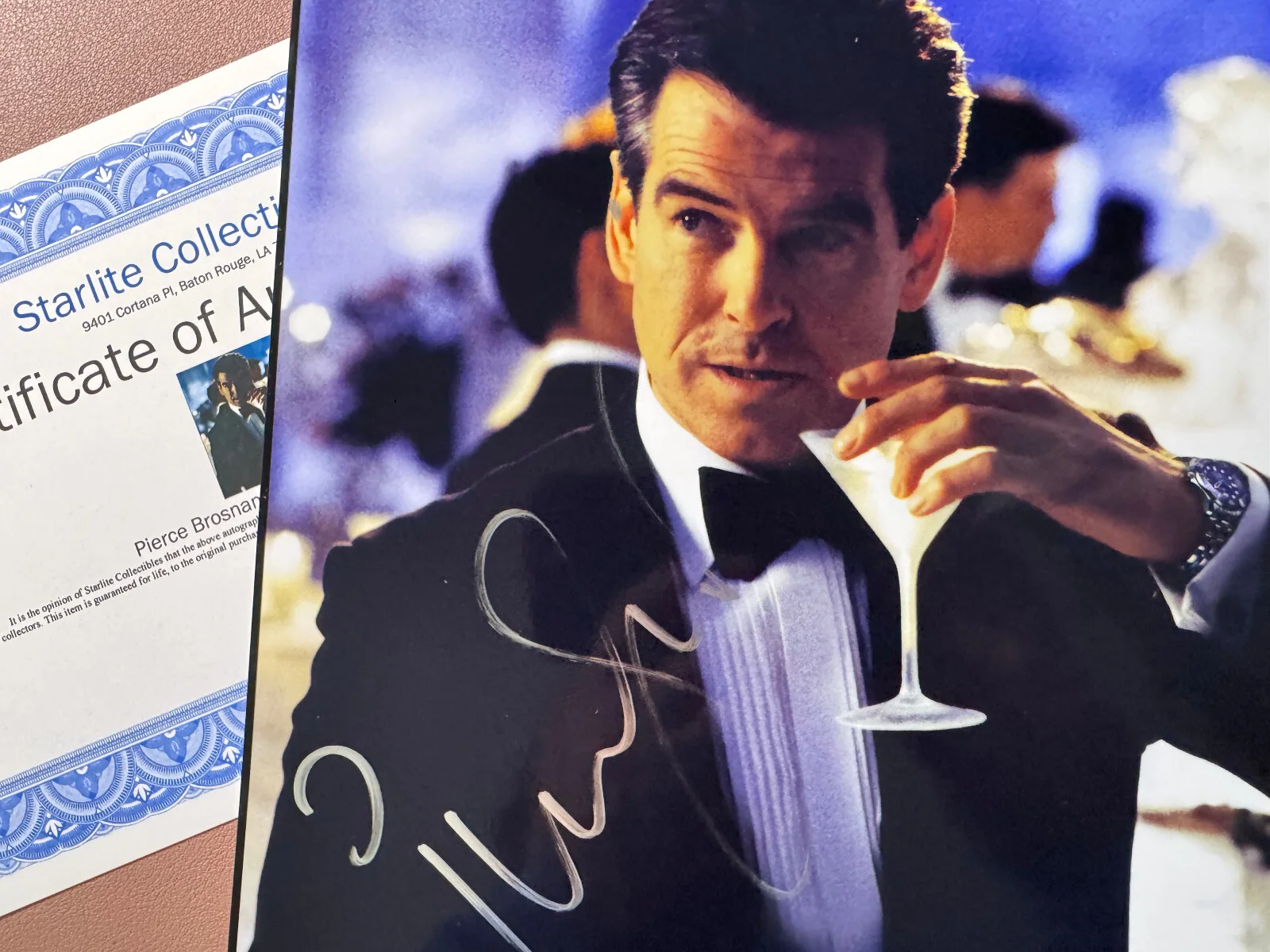 PIERCE BRONSON — Pierce Brosnan Hand Signed• JAMES BOND 007• 8x10 w/ COA, изображение 2