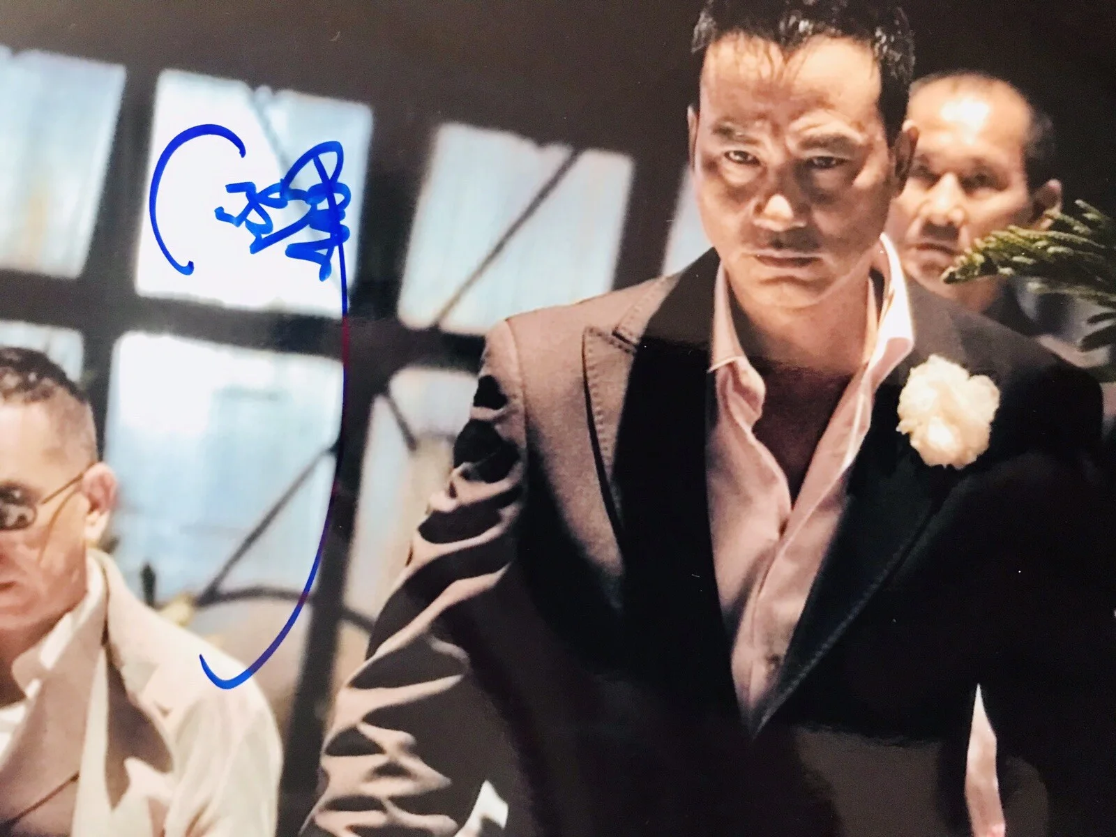 Simon Yam — Simon Yam Tat Wah signed 8x10 photo - In Person Proof. Triad, Election, Ip Man., изображение 2