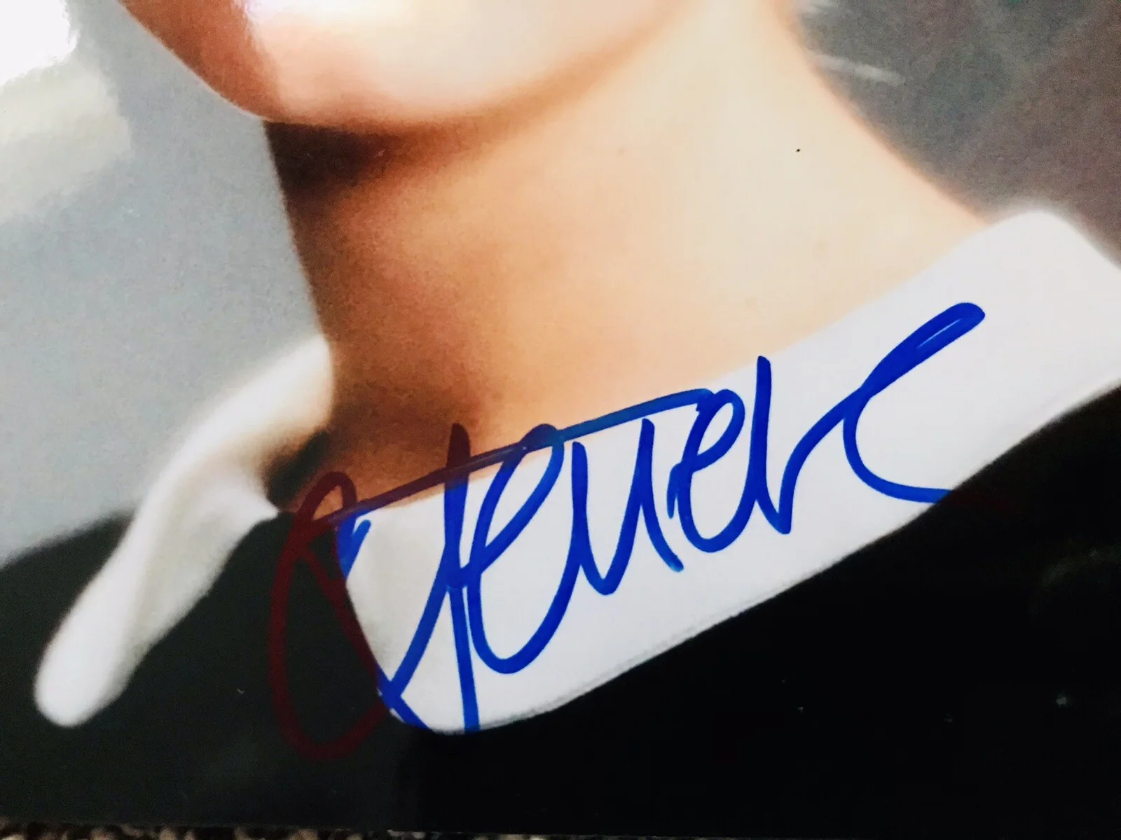 Catherine Deneuve — Catherine Deneuve signed 8x10 photo In Person. Proof. 8 Women, изображение 2