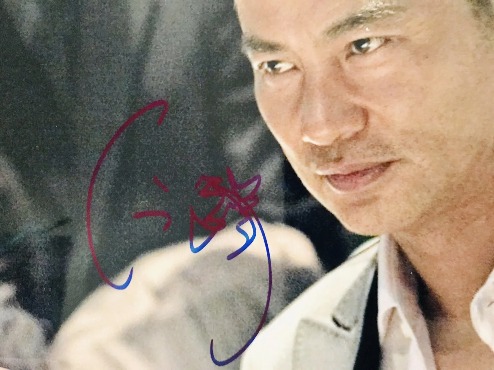Simon Yam — Simon Yam Tat Wah signed 8x10 photo - In Person Proof. Triad, Election, Ip Man., изображение 2