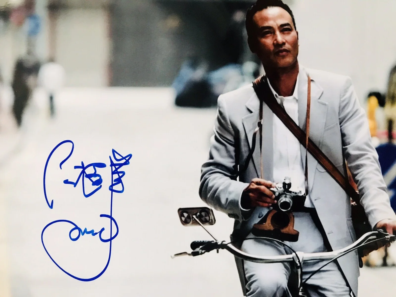 Simon Yam — Simon Yam Tat Wah signed 8x10 photo - In Person Proof. Triad, Election, Ip Man., изображение 2