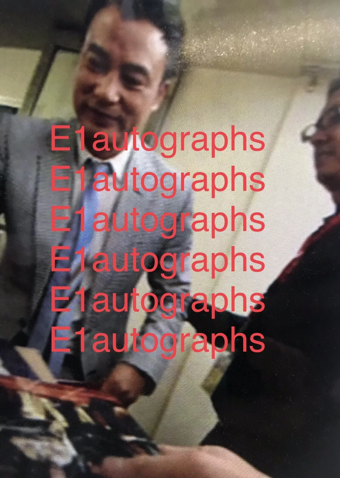 Simon Yam — Simon Yam Tat Wah signed 8x10 photo - In Person Proof. Triad, Election, Ip Man., изображение 3