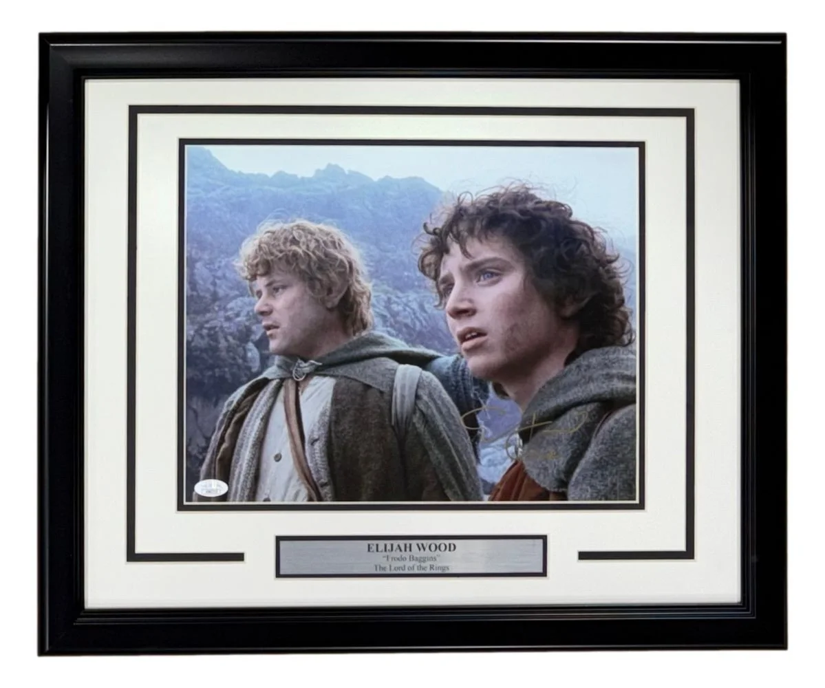 Elijah Wood — Elijah Wood Signed Framed 11x14 Lord Of The Rings Photo w/ Samwise JSA Hologram