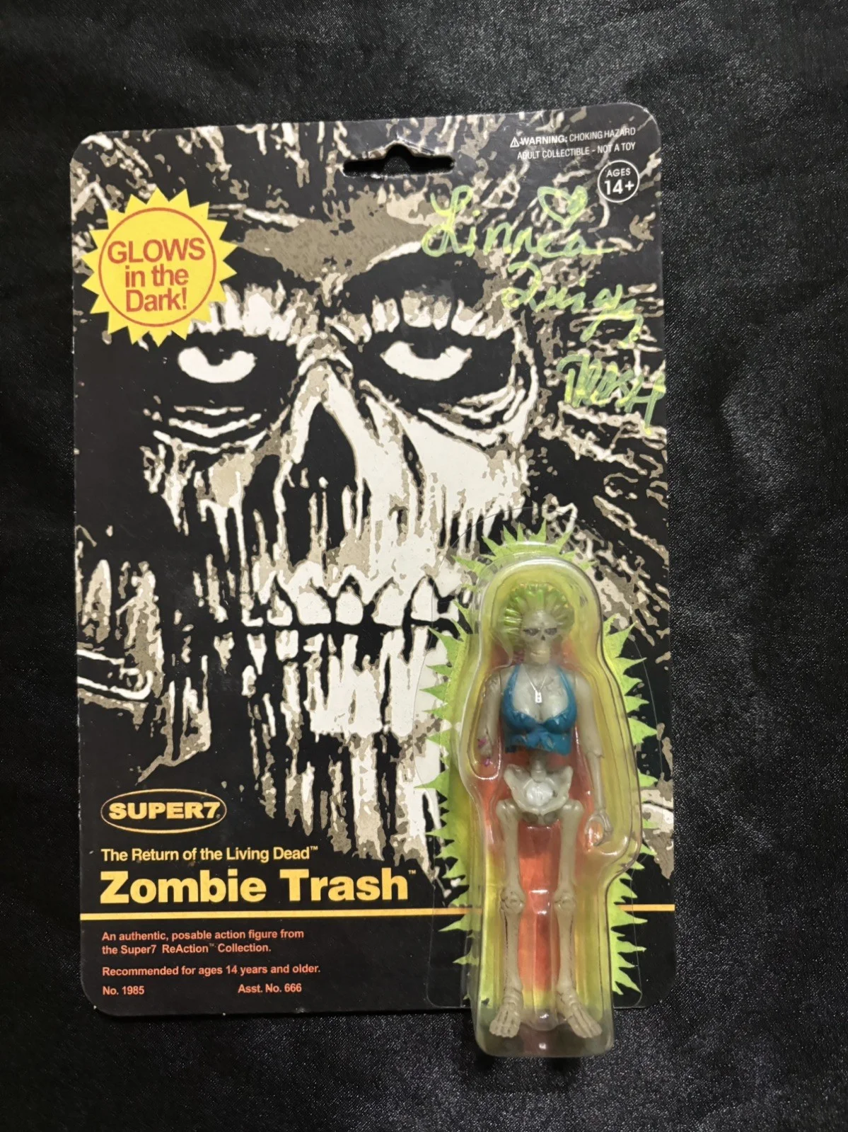 Linnea Quigley — Linnea Quigley Signed Reaction Figure Zombie Trash Return Living Dead JSA B, изображение 2