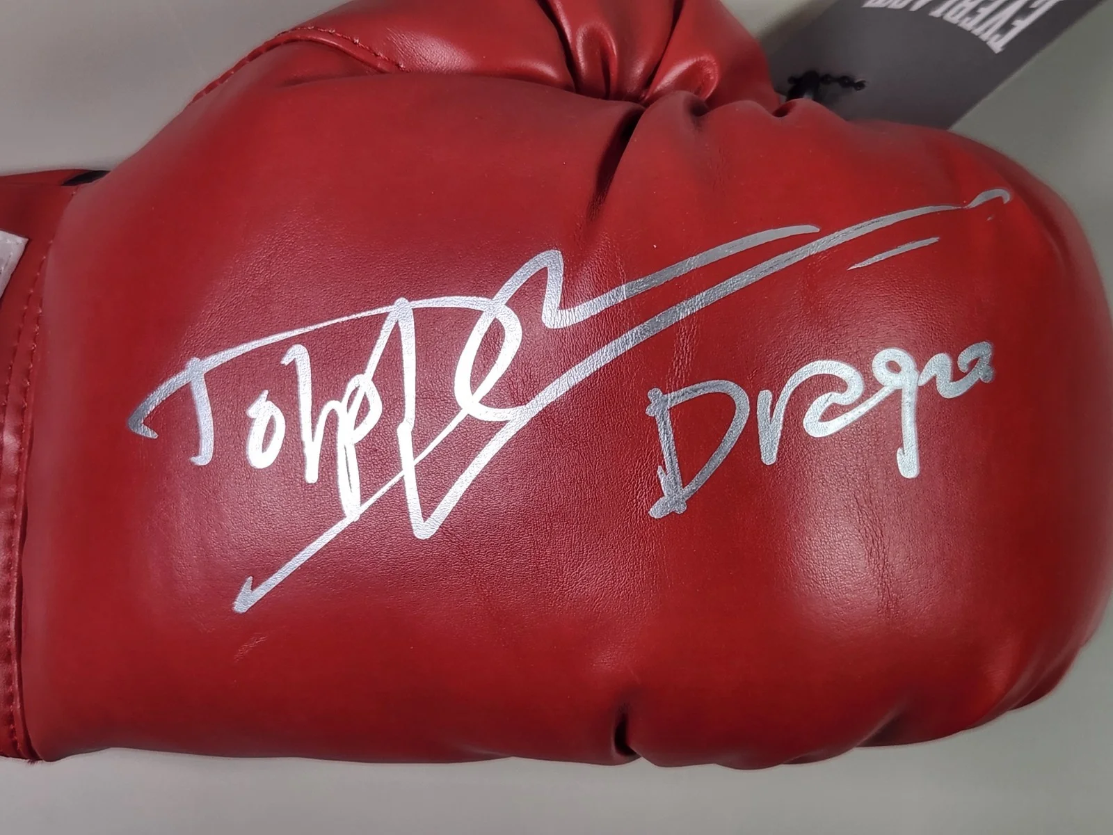 Dolph Lundgren — JSA Dolph Lundgren Signed Red Everlast RH Boxing Glove Drago Rocky IV E, image 4