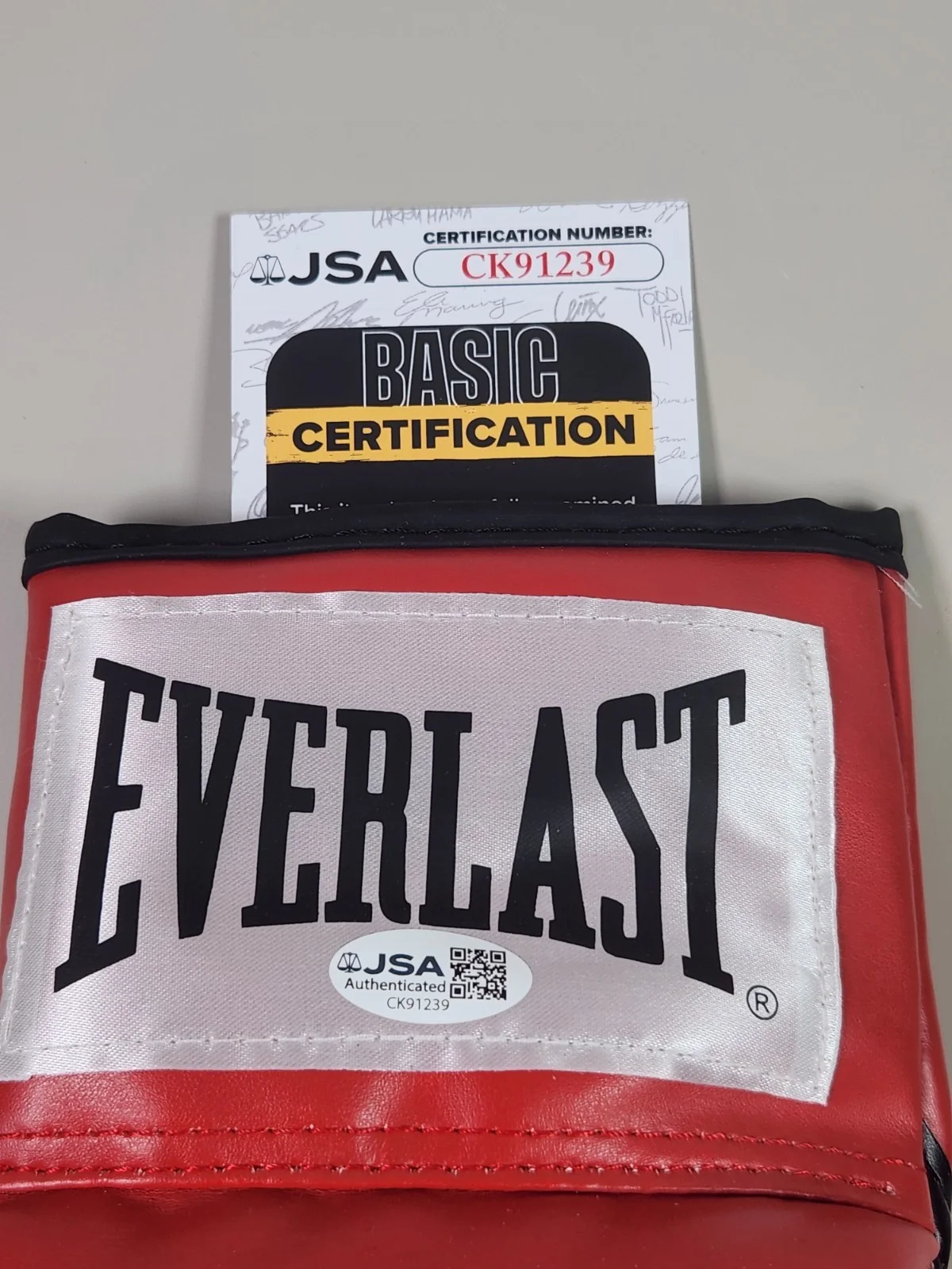 Dolph Lundgren — JSA Dolph Lundgren Signed Red Everlast RH Boxing Glove Drago Rocky IV E, image 5