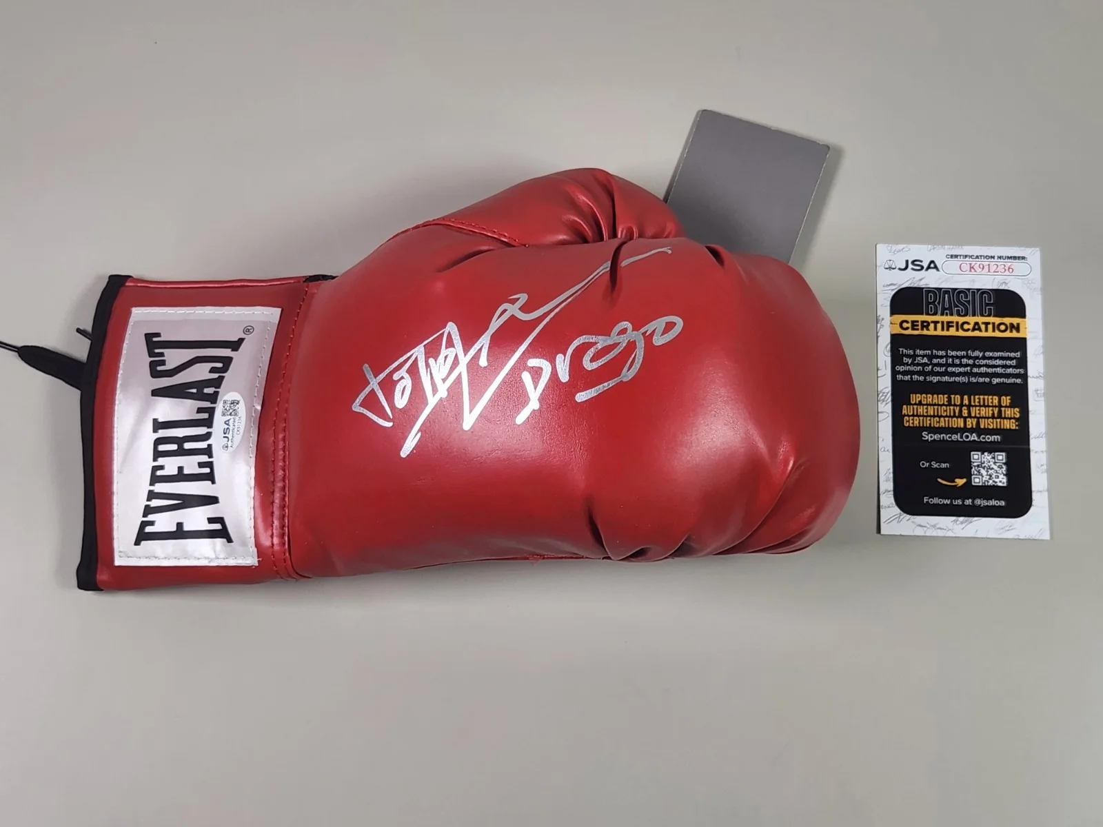 Dolph Lundgren — JSA Dolph Lundgren Signed Red Everlast RH Boxing Glove Drago Rocky IV B, изображение 2