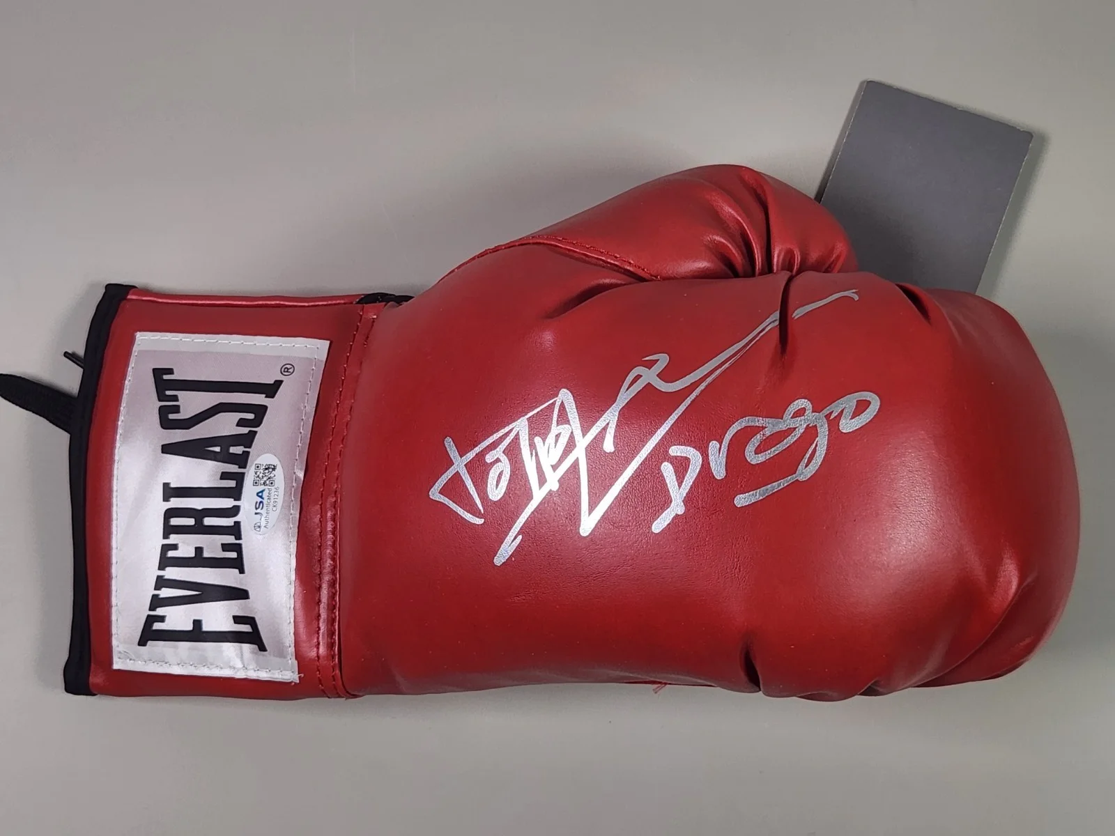 Dolph Lundgren — JSA Dolph Lundgren Signed Red Everlast RH Boxing Glove Drago Rocky IV B, изображение 3