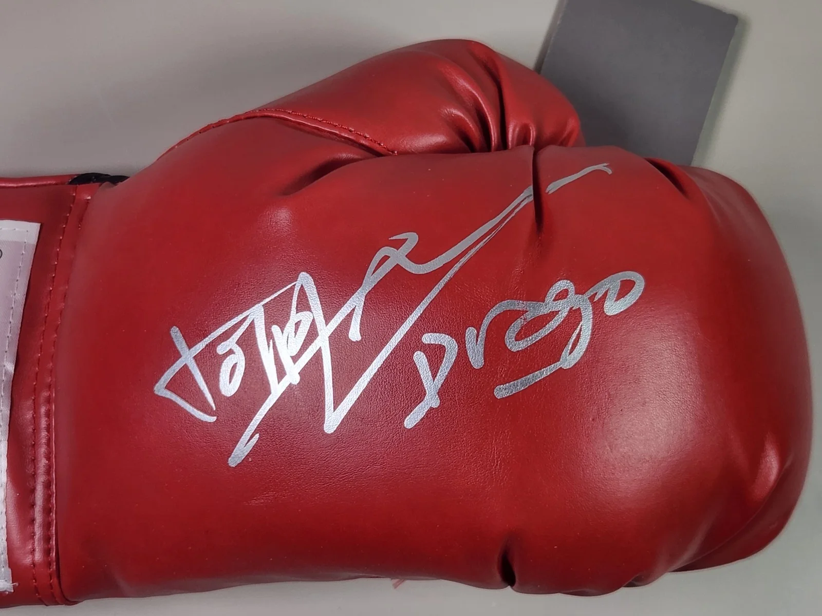 Dolph Lundgren — JSA Dolph Lundgren Signed Red Everlast RH Boxing Glove Drago Rocky IV B, изображение 4
