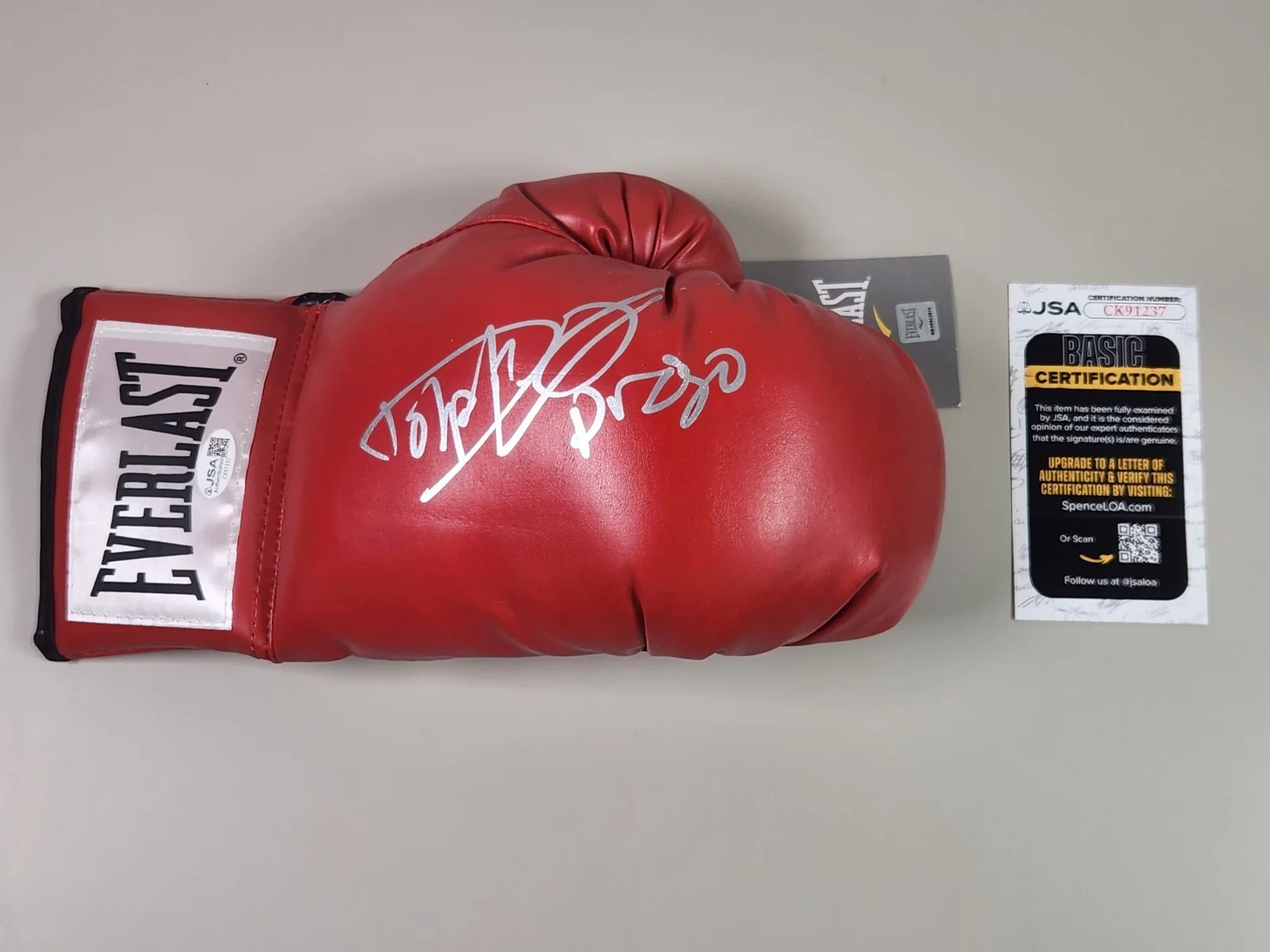 Dolph Lundgren — JSA Dolph Lundgren Signed Red Everlast RH Boxing Glove Drago Rocky IV D, изображение 2