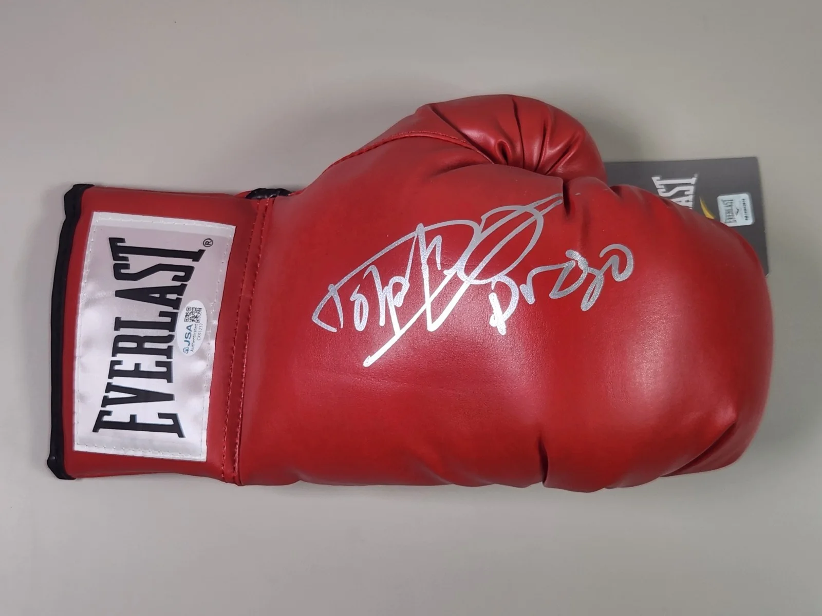 Dolph Lundgren — JSA Dolph Lundgren Signed Red Everlast RH Boxing Glove Drago Rocky IV D, изображение 3