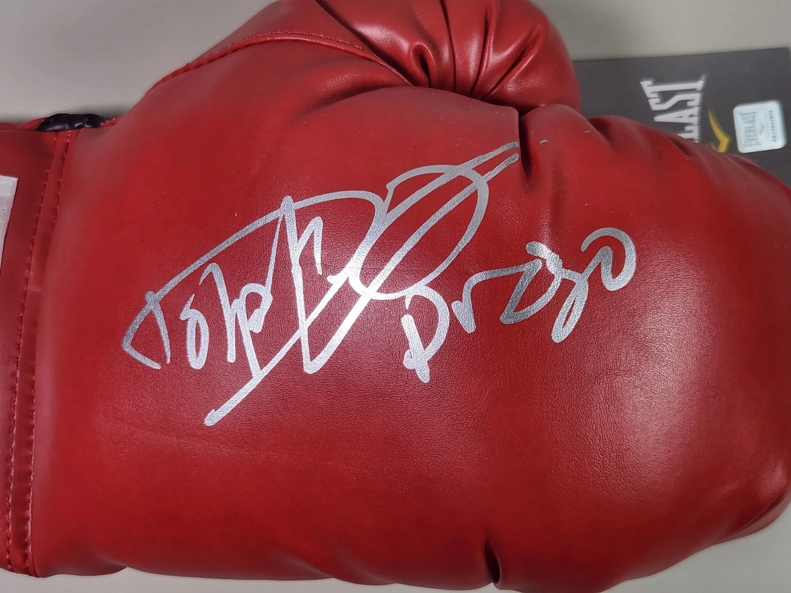 Dolph Lundgren — JSA Dolph Lundgren Signed Red Everlast RH Boxing Glove Drago Rocky IV D, изображение 4
