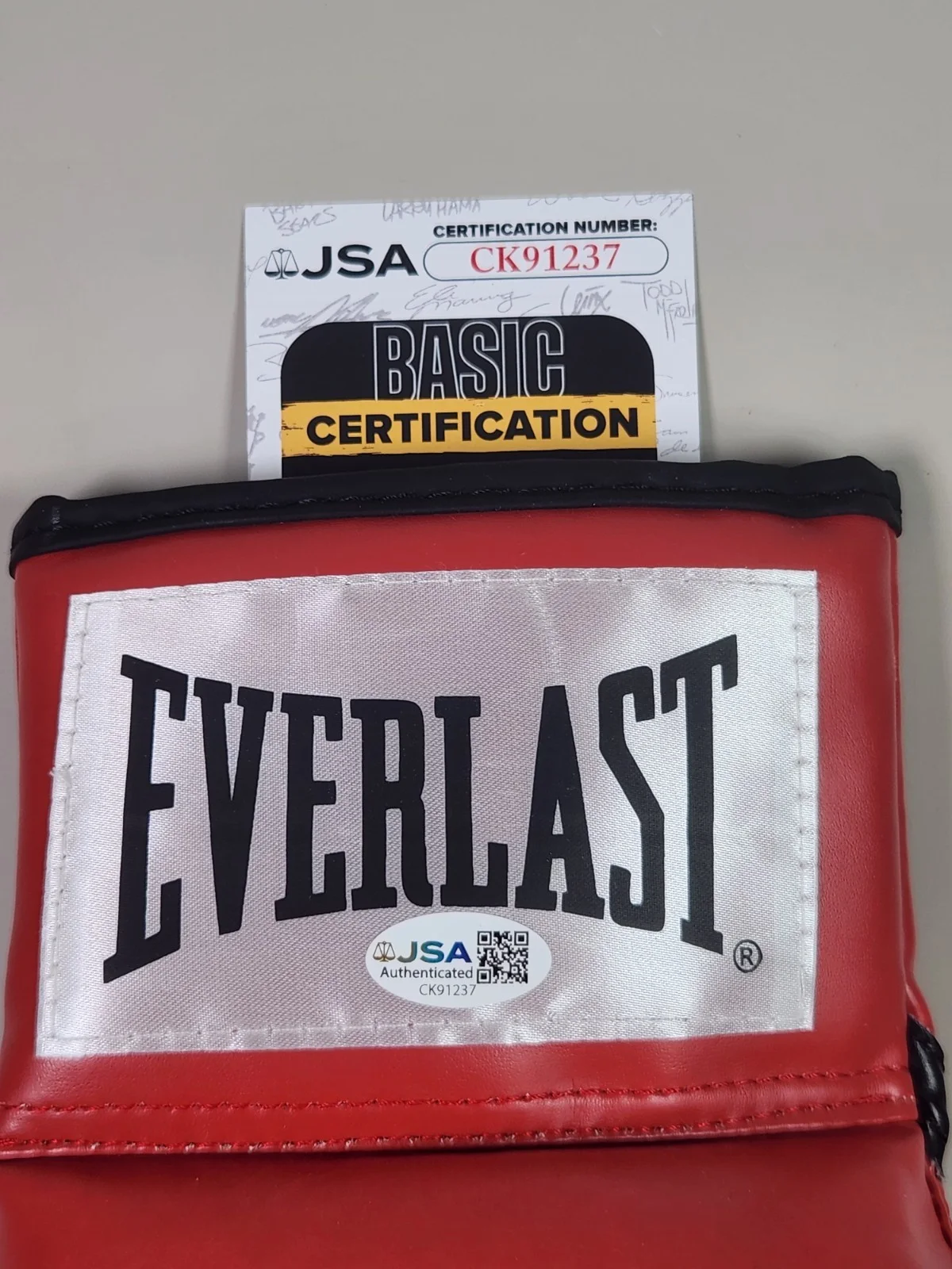 Dolph Lundgren — JSA Dolph Lundgren Signed Red Everlast RH Boxing Glove Drago Rocky IV D, изображение 5