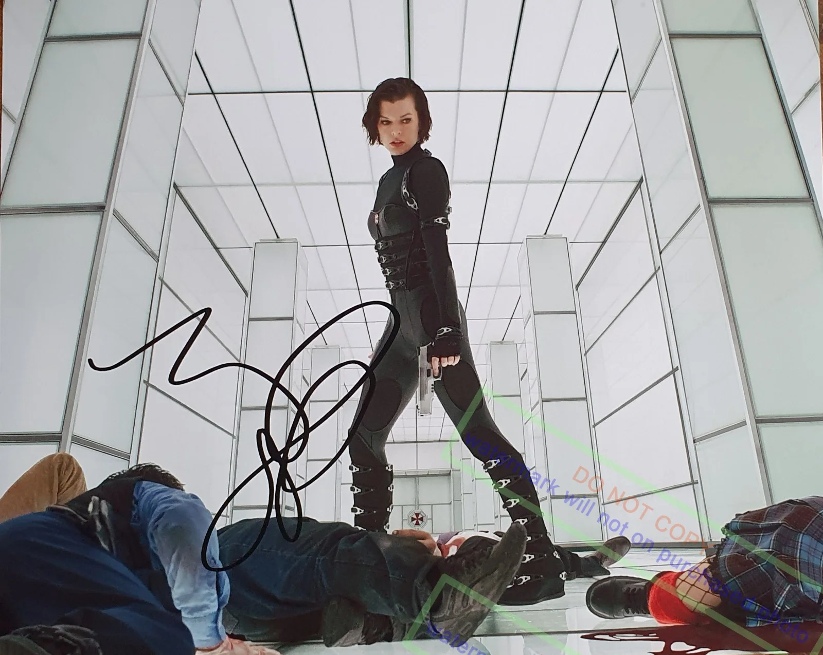 MILLA JOVOVICH — MILLA JOVOVICH Signed Autographed 8X10 Photo