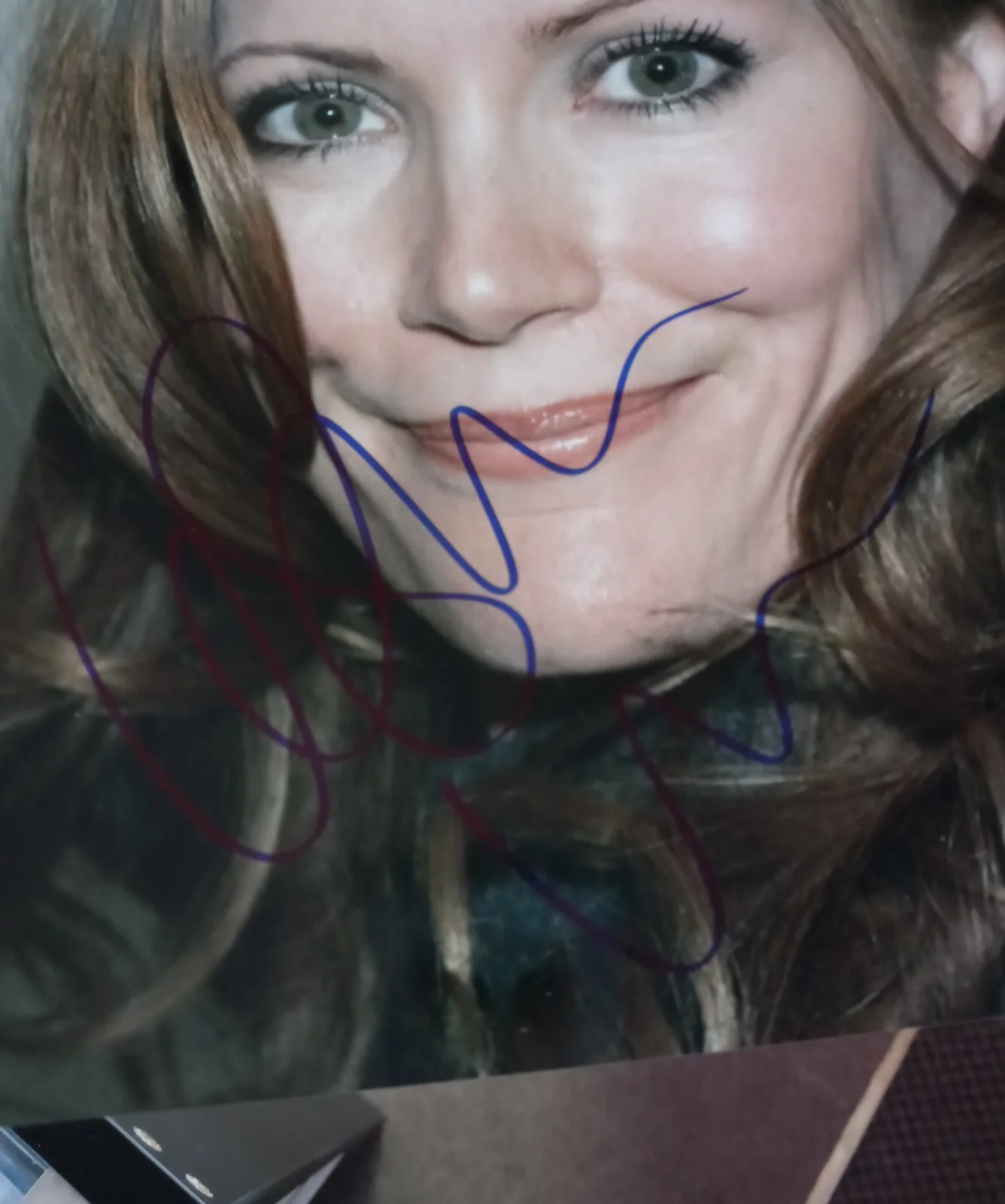 Leslie Mann — Leslie Mann hand signed autograph 8x10 photo w/Holo COA, изображение 2