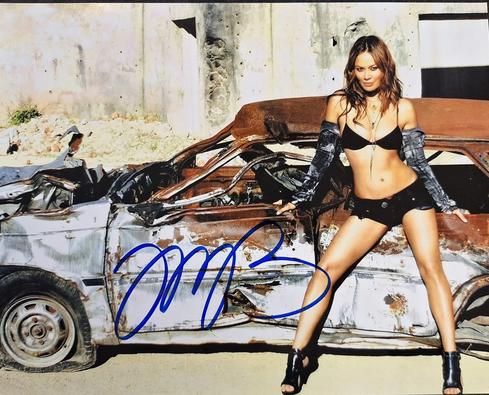 Moon Bloodgood — Moon Bloodgood hand signed autographed 8x10 photo w/Hologram COA