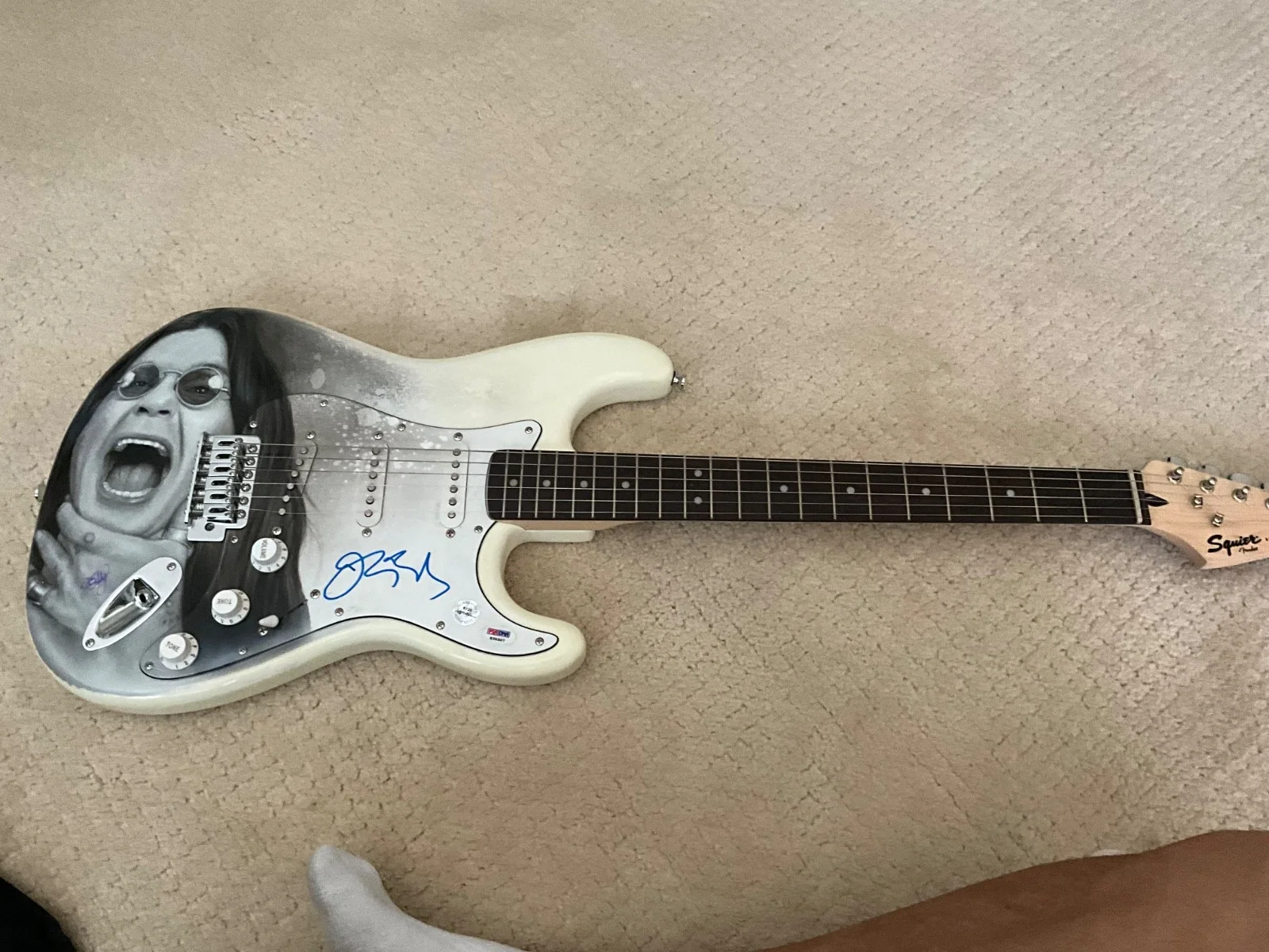 OZZY OSBOURNE AUTOGRAPHED SIGNED GUITAR PSA/AUTOGRAPHED PRO’S AUTHENTICATION RIP, image 4
