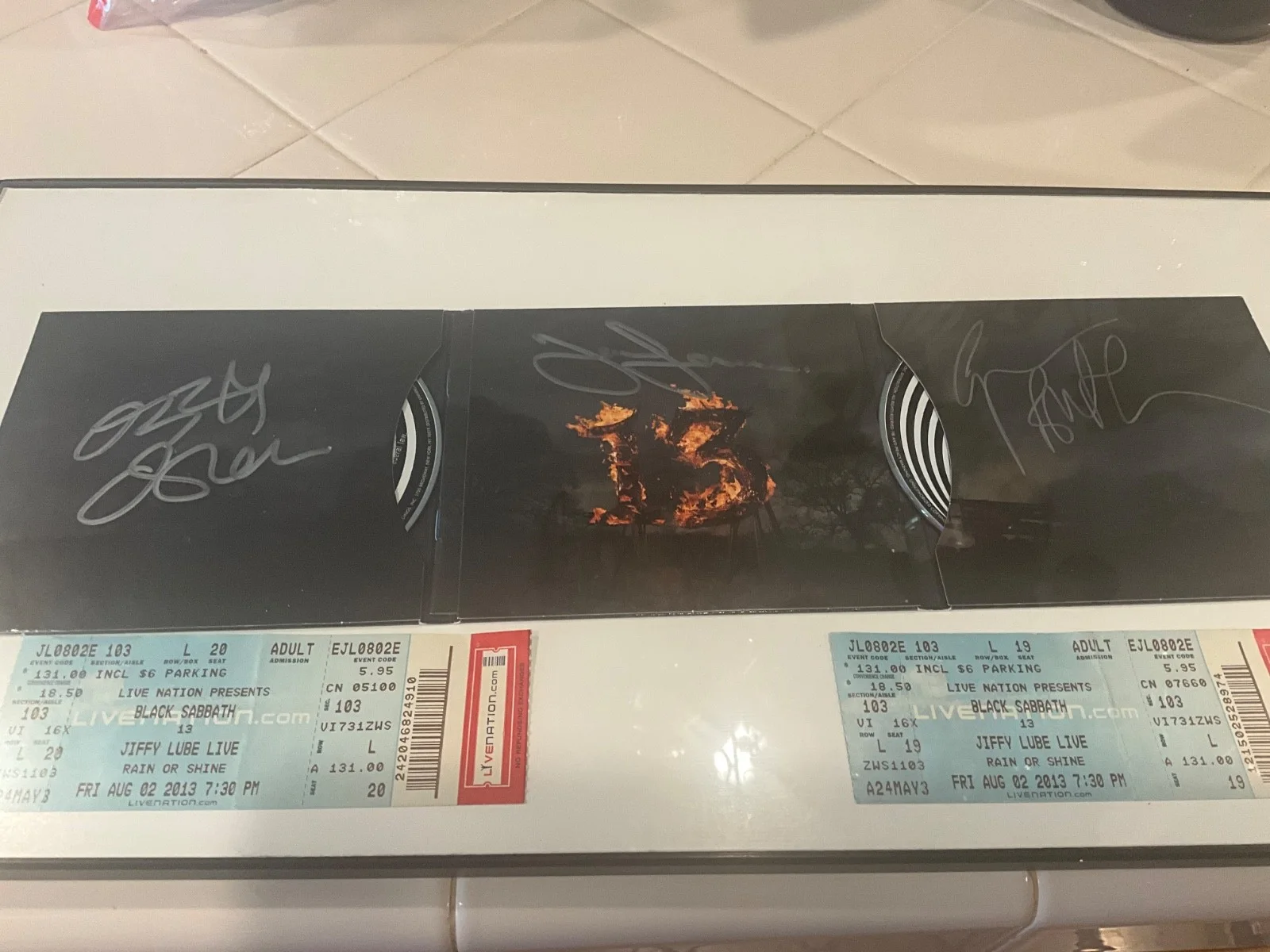 OZZY OSBOURNE TONY IOMMI GEEZER BUTLER SIGNED AUTOGRAPHED CD 13 COVER W/TICKETS, изображение 2