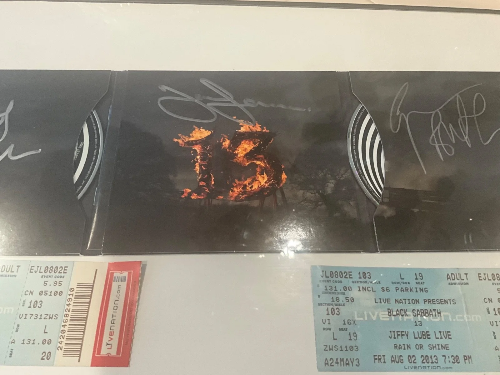 OZZY OSBOURNE TONY IOMMI GEEZER BUTLER SIGNED AUTOGRAPHED CD 13 COVER W/TICKETS, изображение 3