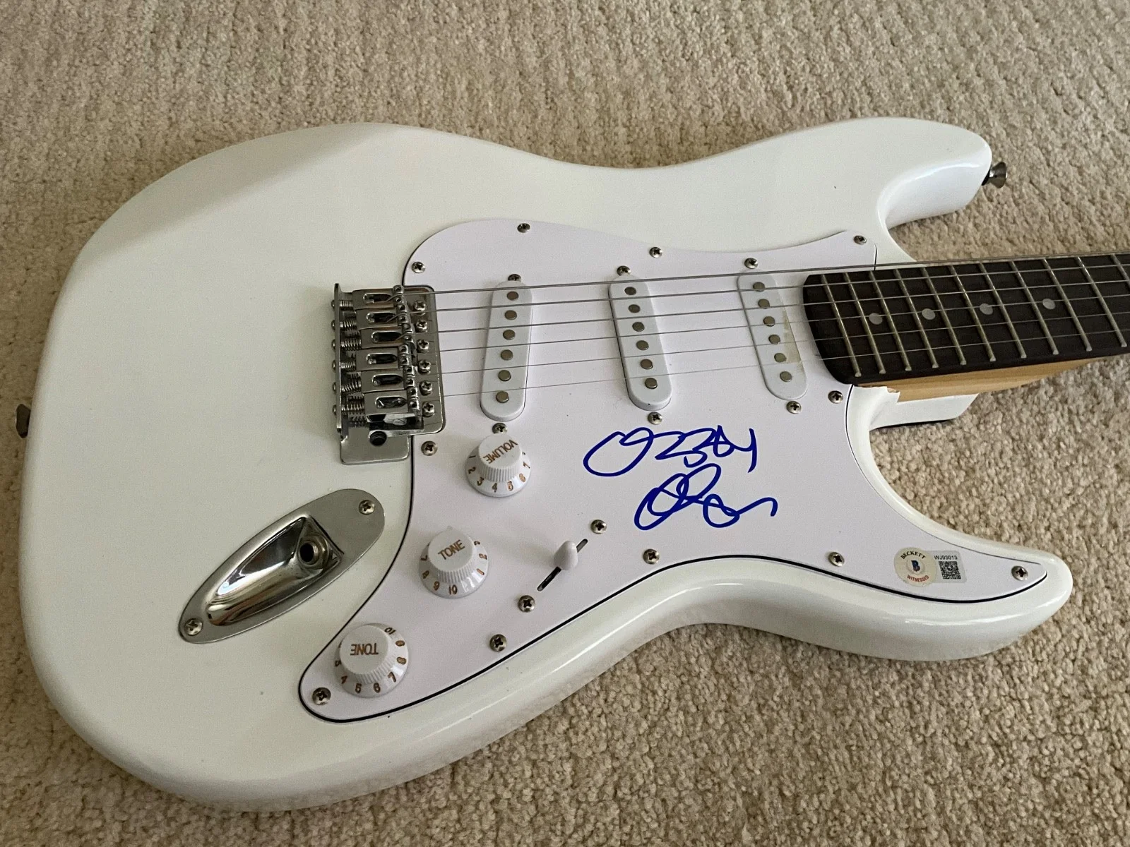 OZZY OSBOURNE AUTOGRAPHED SIGNED GUITAR BECKETT AUTHENTICATION BLACK SABBATH, image 2