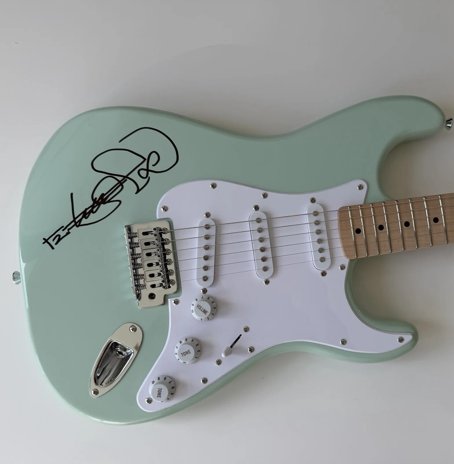 MASAYOSHI TAKANAKA signed GUITAR JAPAN VERY RARE with PROOF Brazilian Skies, изображение 2