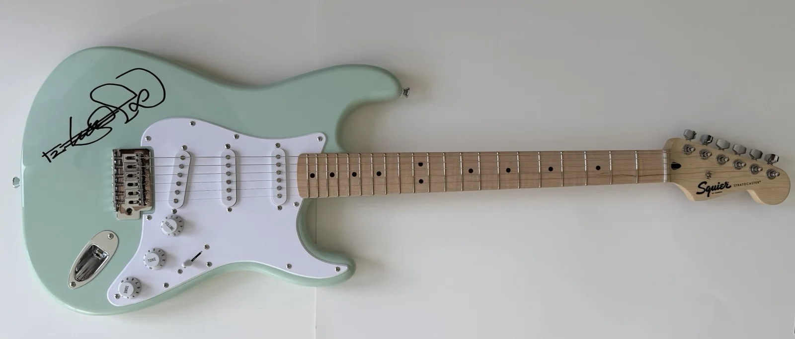 MASAYOSHI TAKANAKA signed GUITAR JAPAN VERY RARE with PROOF Brazilian Skies, изображение 3