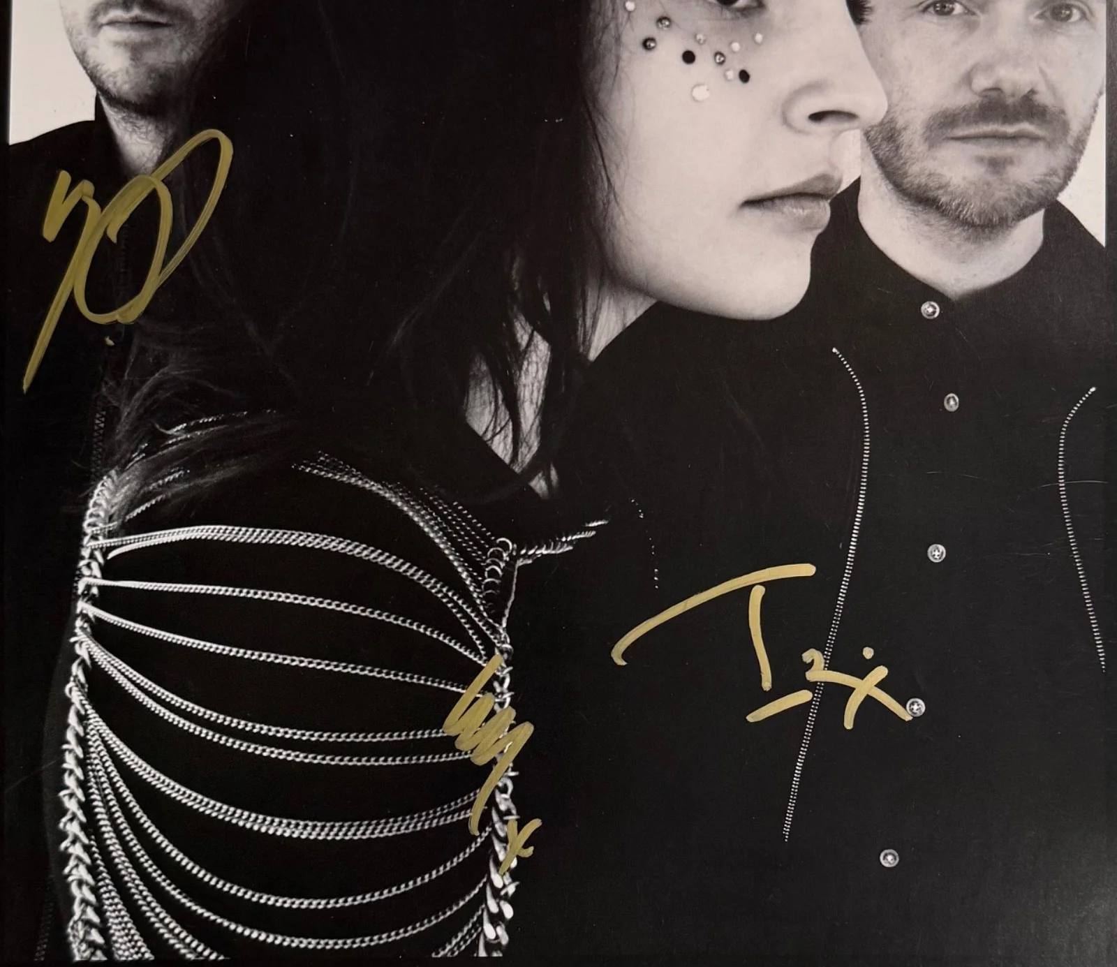 Chvrches JSA 17 x 11 Autograph Signed Poster Lauren Mayberry, image 2