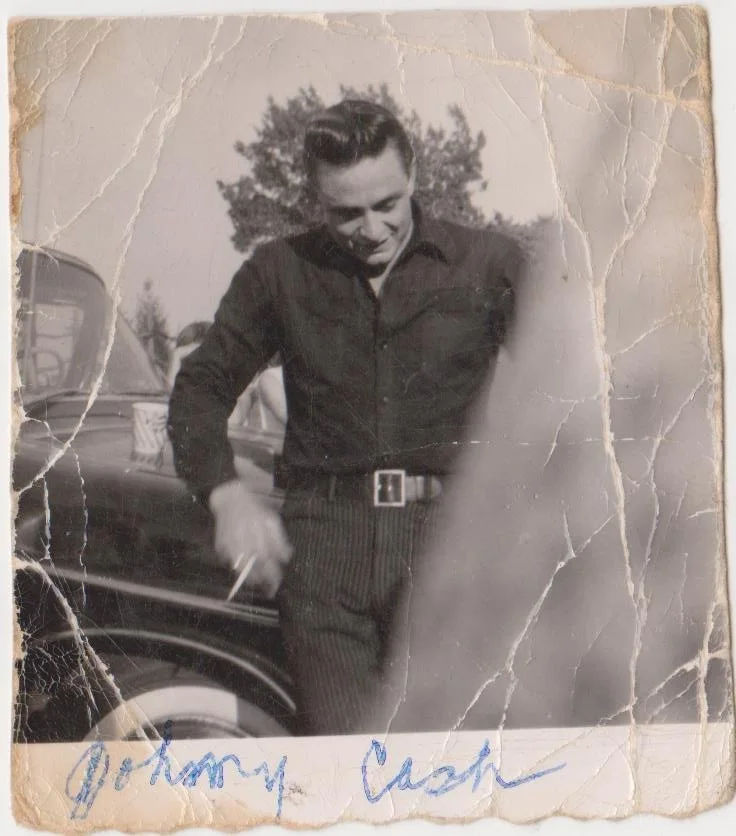 VERY RARE HAND SIGNED JOHNNY CASH-PERSONAL WALLET CARRIED SMALL PHOTO-2 3/4"HIGH, изображение 3