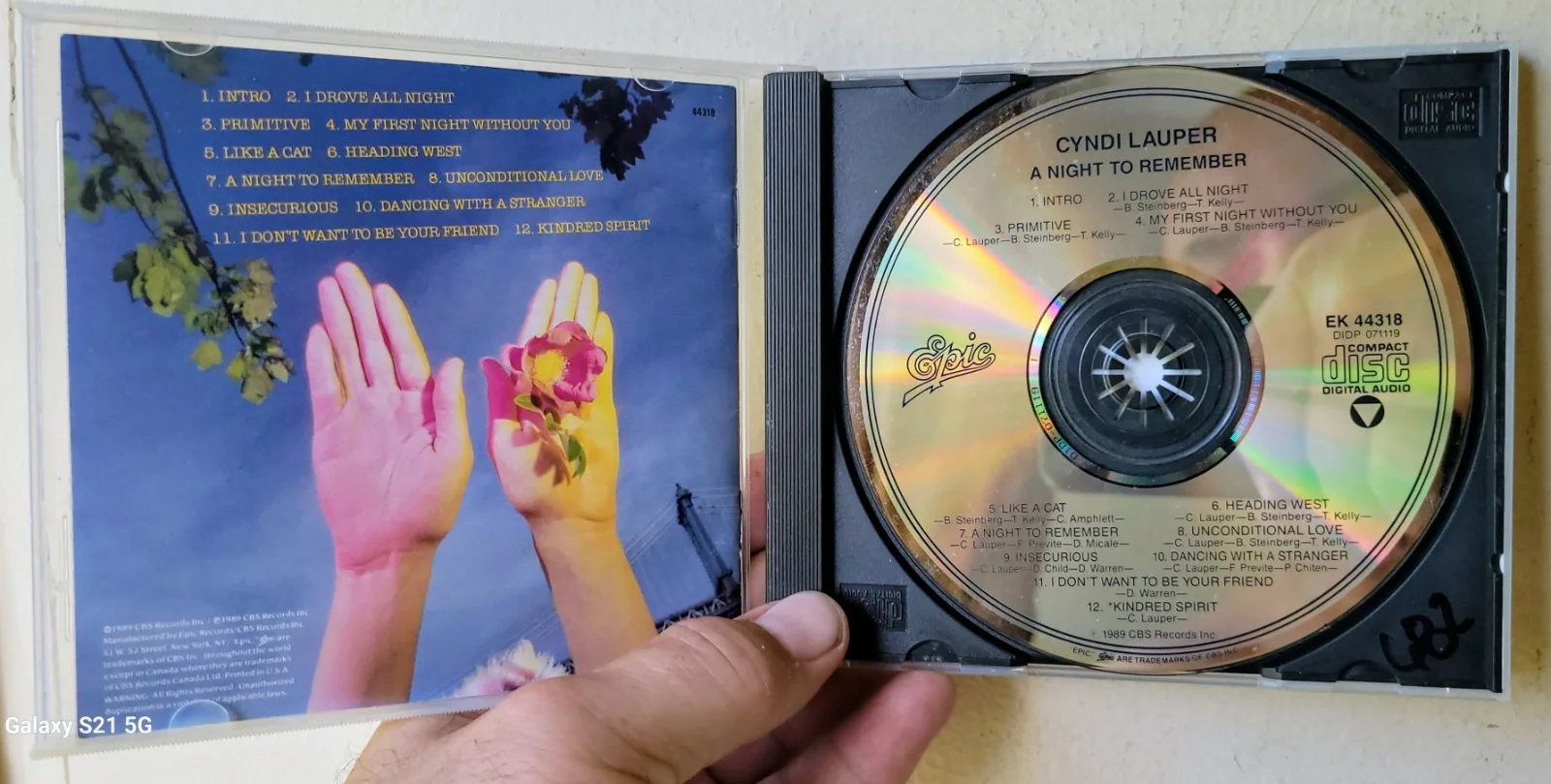 Cyndi Lauper — Cyndi Lauper Autographed Signed CD A Night To Remember RARE, image 4
