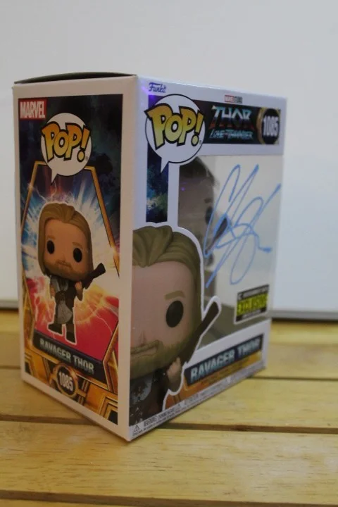 Chris Hemsworth — Signed Pop #1085 - Thor - Love & Thunder - Ravager Thor - Chris Hemsworth + COA, image 3