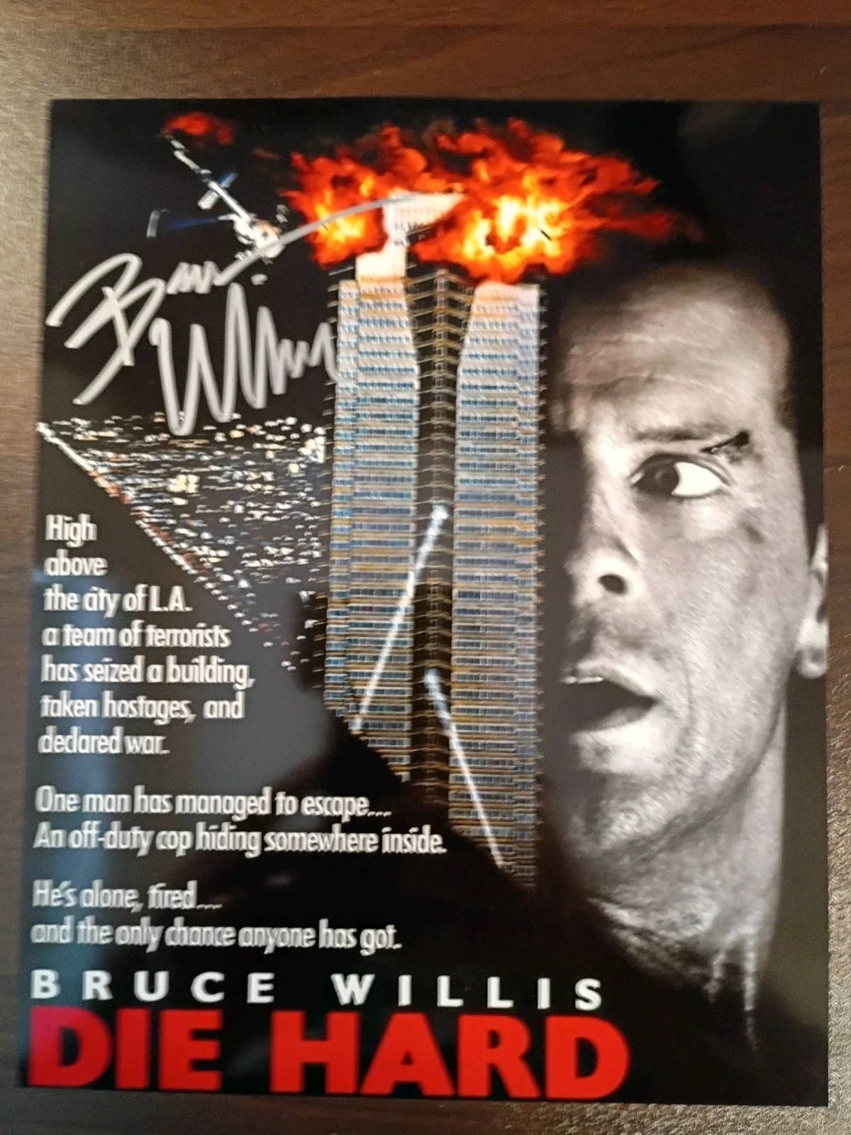 Bruce Willis — Die Hard Bruce Willis Signed 8x10 COA W/Matching Numbered Sticker