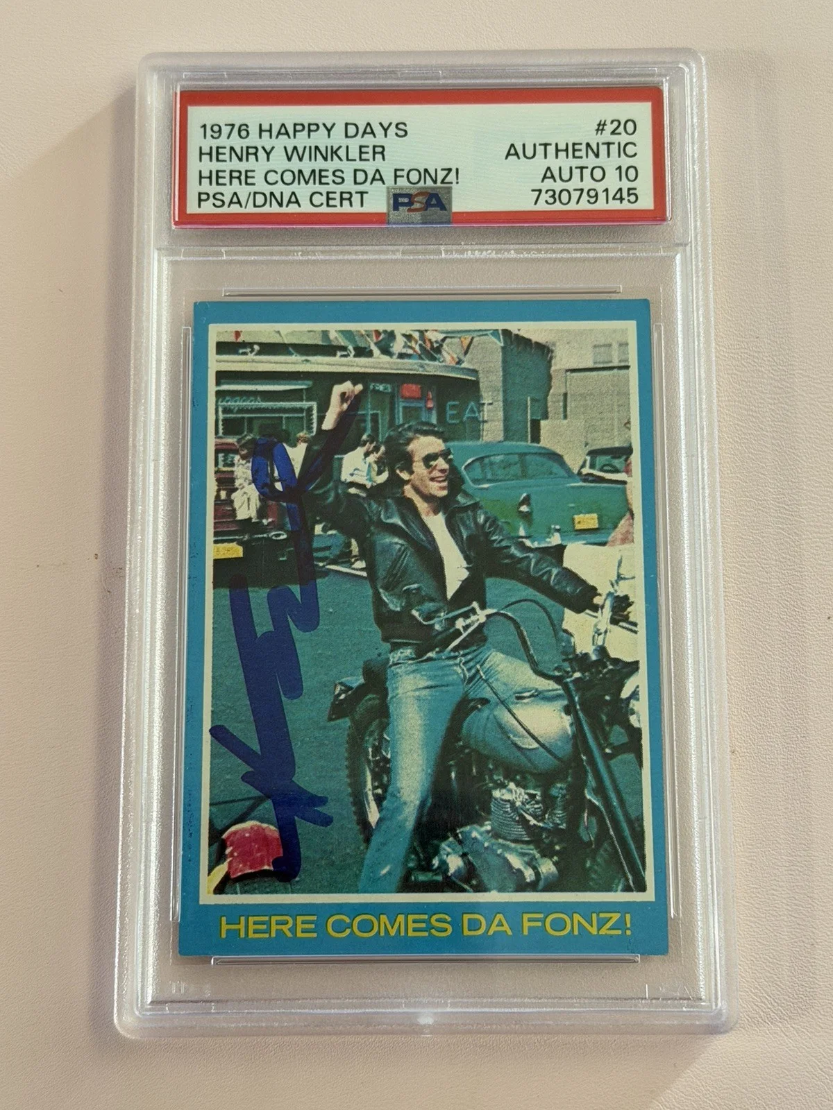 Henry Winkler — Henry Winkler The Fonz Autographed 1976 Topps Card PSA/DNA Authentic Grade 10