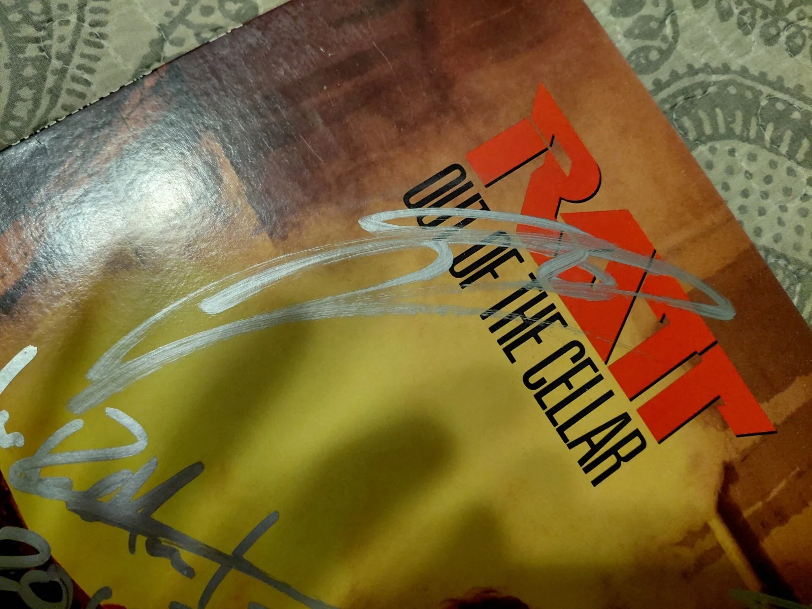 RATT signed LP Stephen Pearcy Warren DeMartini Bobby Blotzer Juan Croucier. JSA, изображение 2