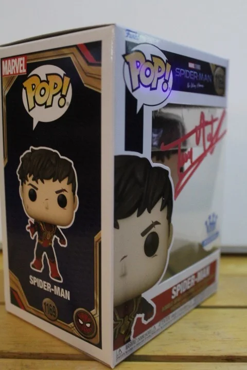 Tom Holland — Signed Funko Pop Movies #1169 - SPIDERMAN - No Way Home, Tom Holland+ COA, изображение 3