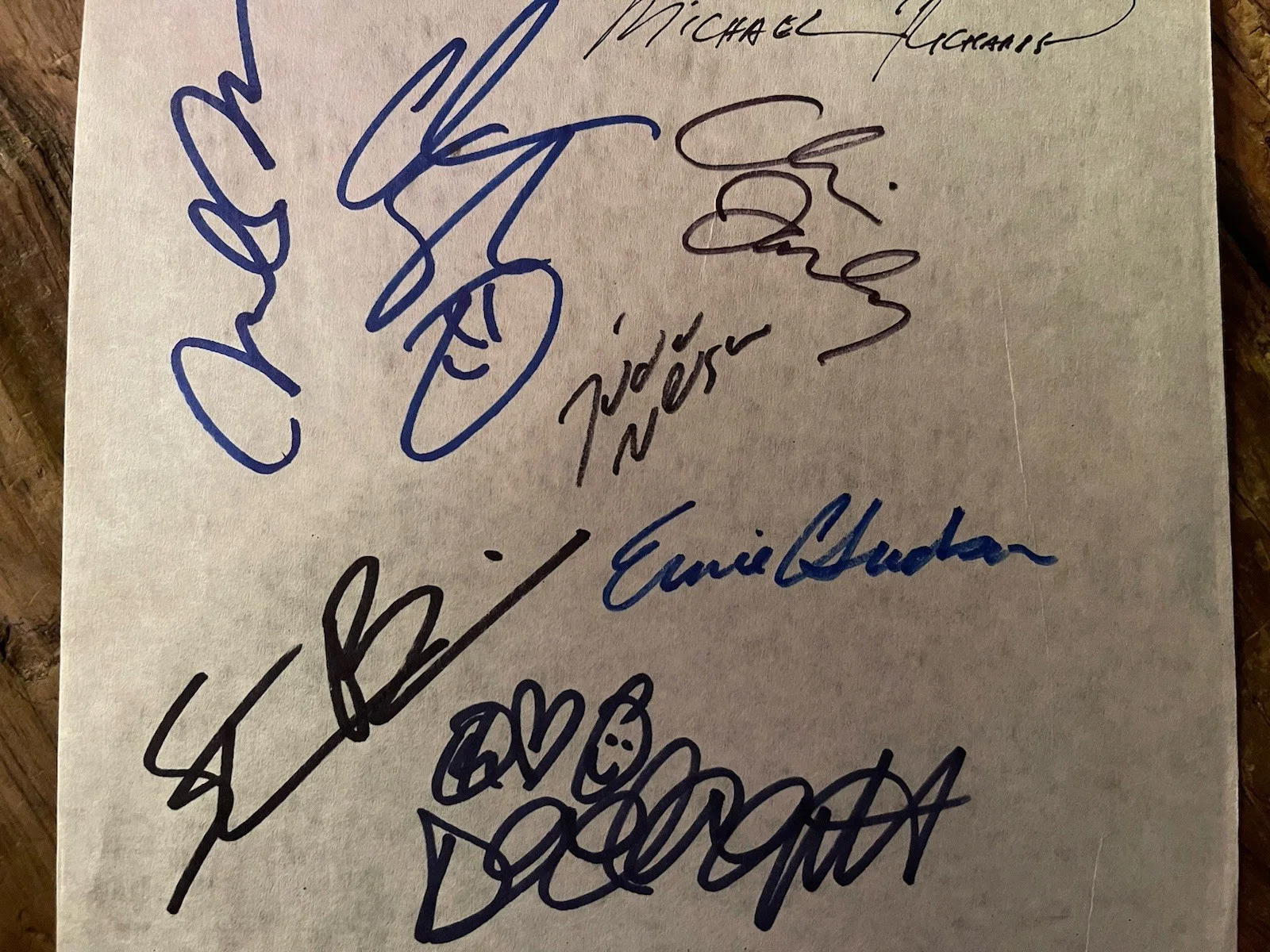 Adam Sandler / Brendan Fraser/Chris Farley. 7 others — Airheads 1997 Movie Prop. Hand Signed by 10 Cast Sandler / Fraser /Farley. RARE, изображение 2