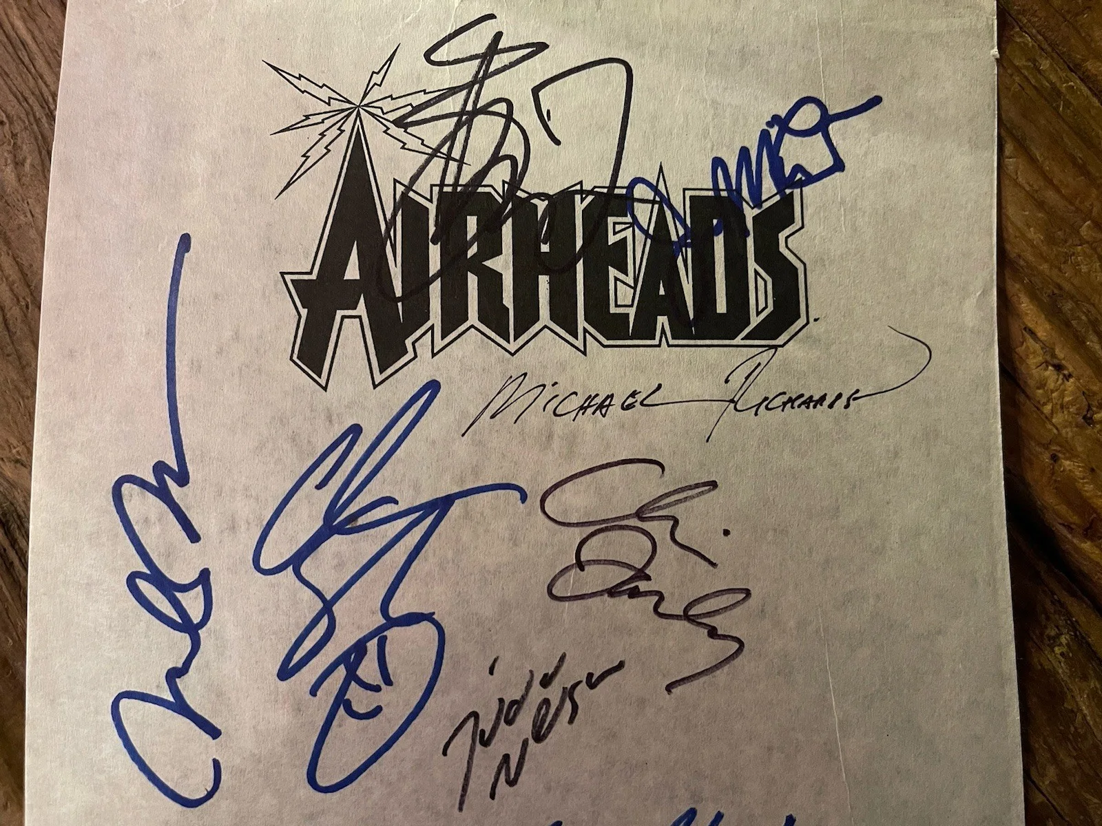 Adam Sandler / Brendan Fraser/Chris Farley. 7 others — Airheads 1997 Movie Prop. Hand Signed by 10 Cast Sandler / Fraser /Farley. RARE, изображение 3