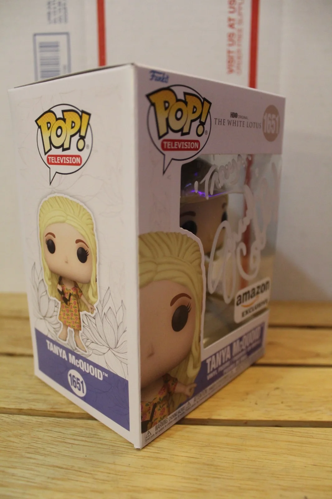 Jennifer Coolidge — Signed Funko Pop TV #1651 - The White Lotus - Jennifer Coolidge + COA, изображение 4