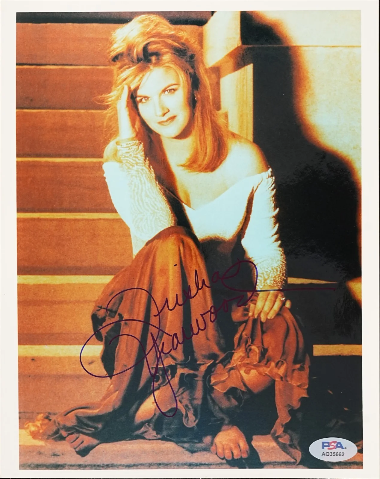 TRISHA YEARWOOD SIGNED AUTOGRAPHED 8X10 PHOTO SHE'S IN LOVE WITH THE BOY PSA COA, изображение 2