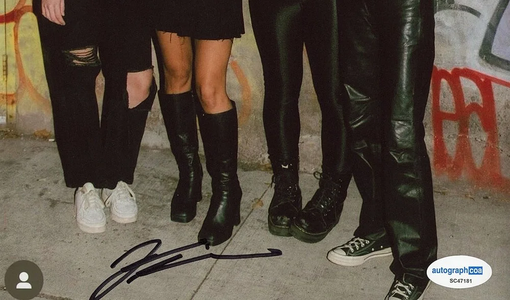 THE BEACHES — THE BEACHES Band signed 8x10 Photo ALL 4 b OFF CAMPUS Edge of The Earth ACOA COA, изображение 5