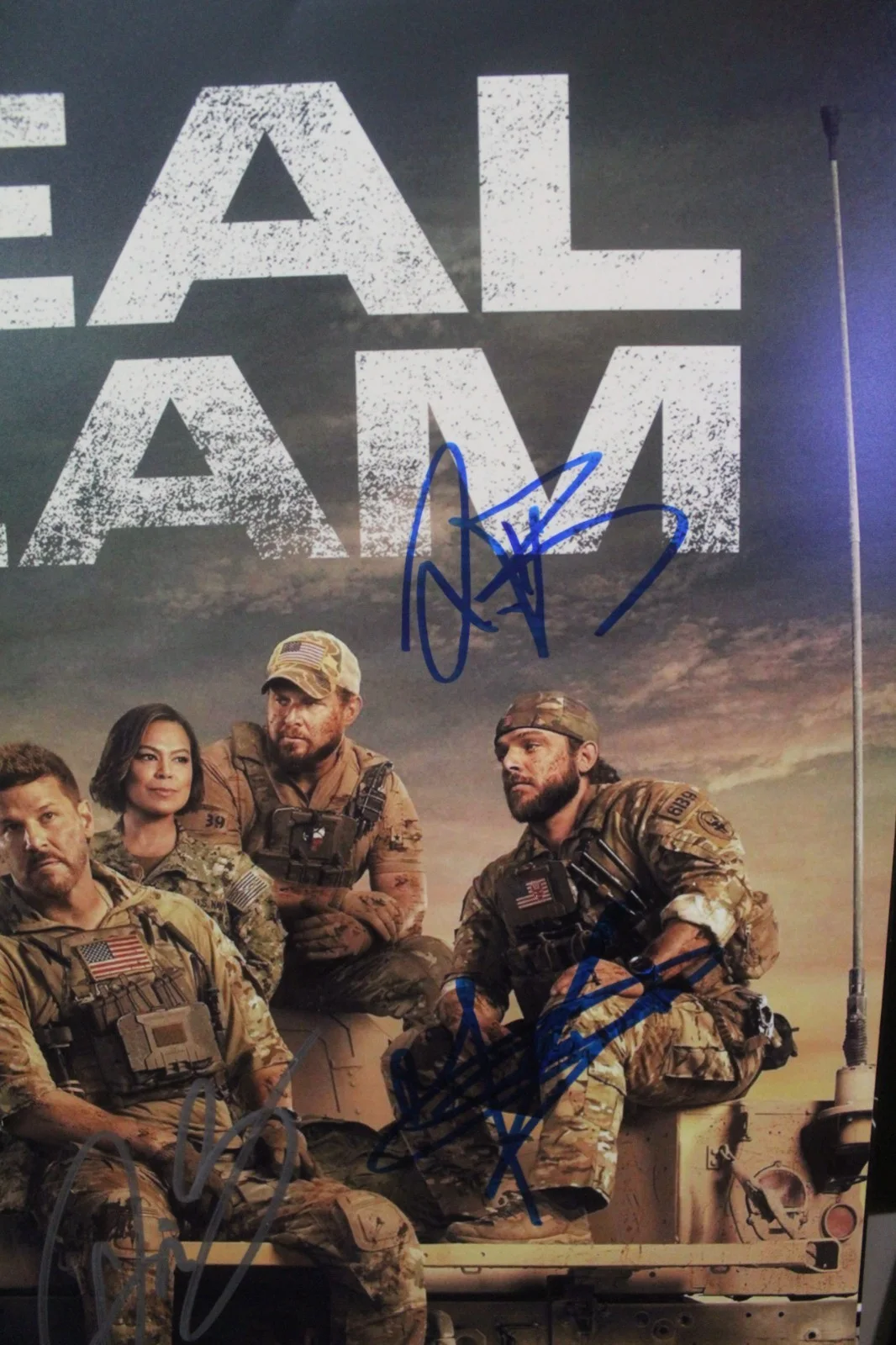 David Boreanaz, Max Thieriot, Jessica Paré, A.J. Buckley — 13x19 - Autographed Poster - Seal Team - David Boreanaz, Max Thieriot + COA., image 5