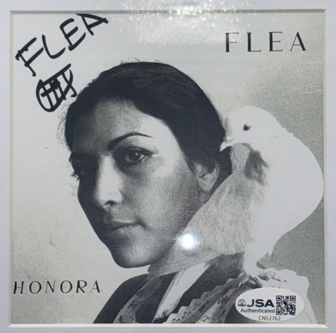 FLEA HONORA RED HOT CHILI RHCP AUTOGRAPH SIGNED FRAMED MATTED CD JSA COA CN52762, изображение 2