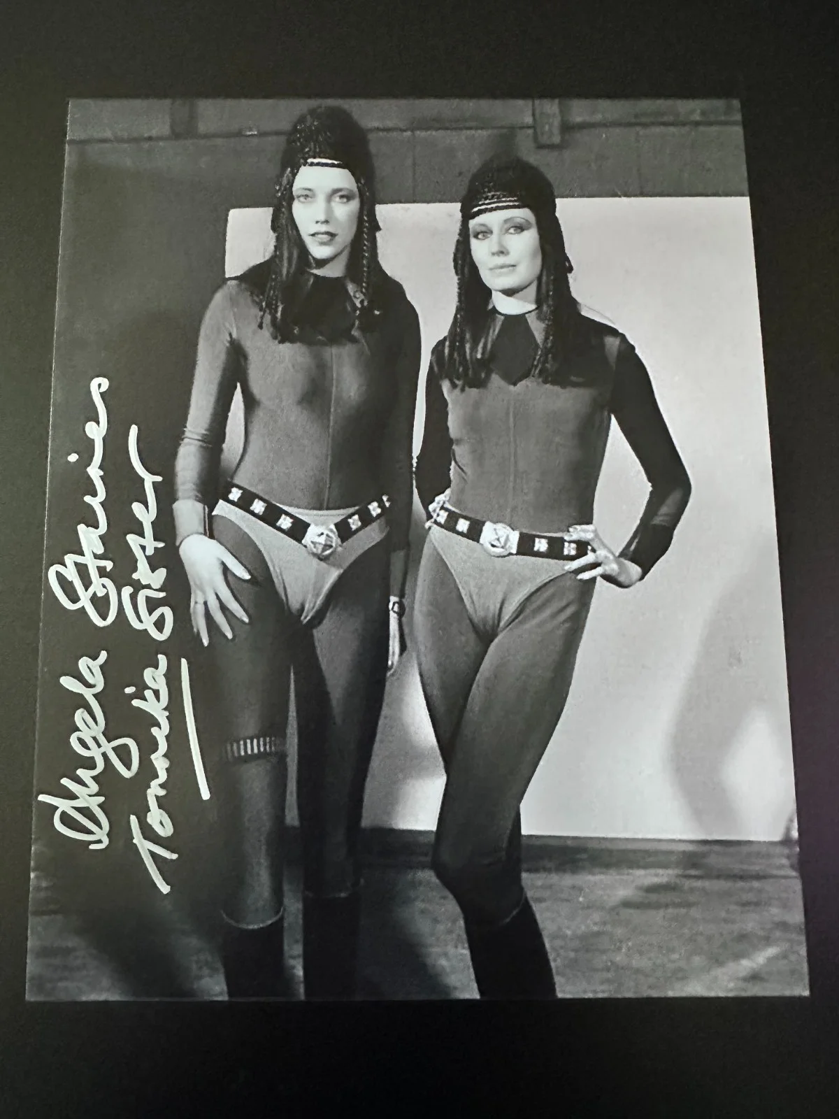 Angela Staines — Angela Staines Signed 8x10 Star Wars EpIV Tonnika Sister (Cantina) Autograph
