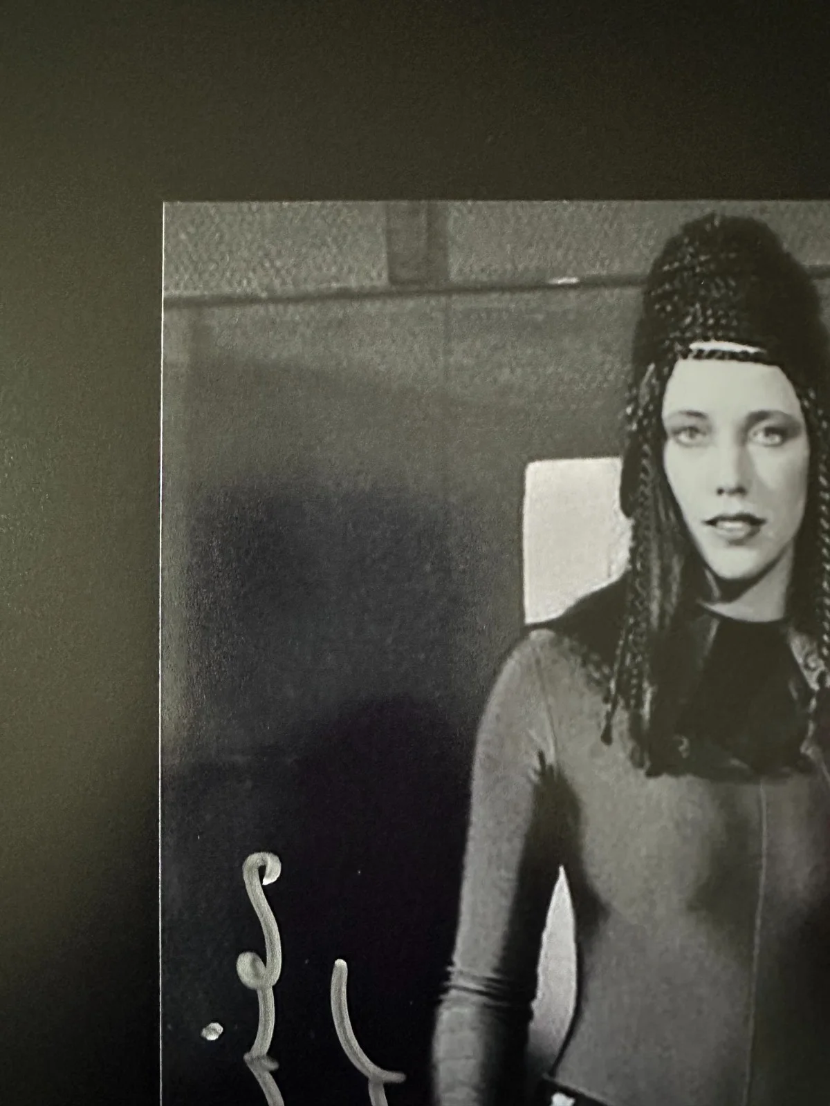 Angela Staines — Angela Staines Signed 8x10 Star Wars EpIV Tonnika Sister (Cantina) Autograph, изображение 2