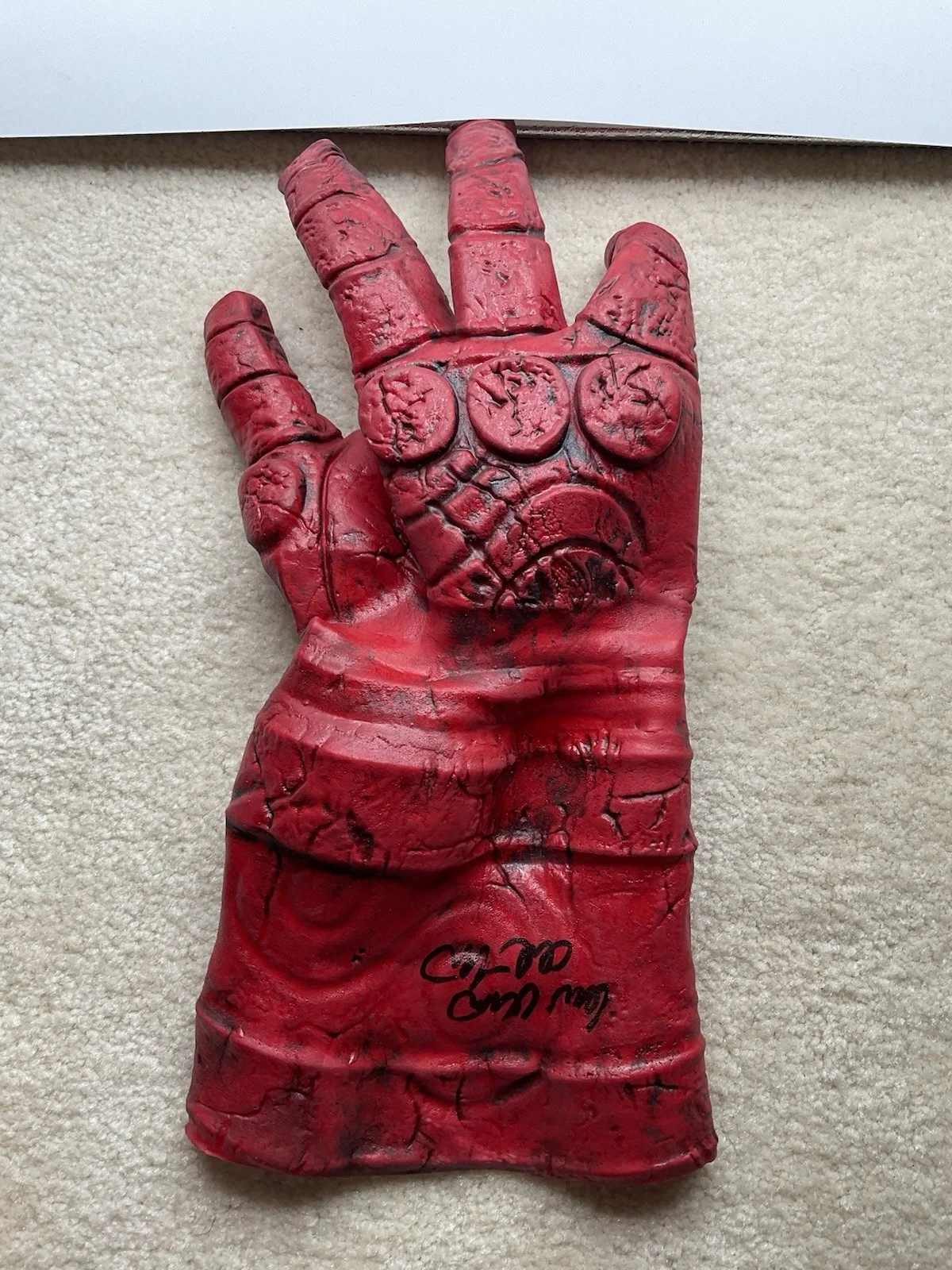 Guillermo del Toro — Guillermo del Toro signed Hellboy Glove BAS Hellboy Prop signed Rare autographed, image 3