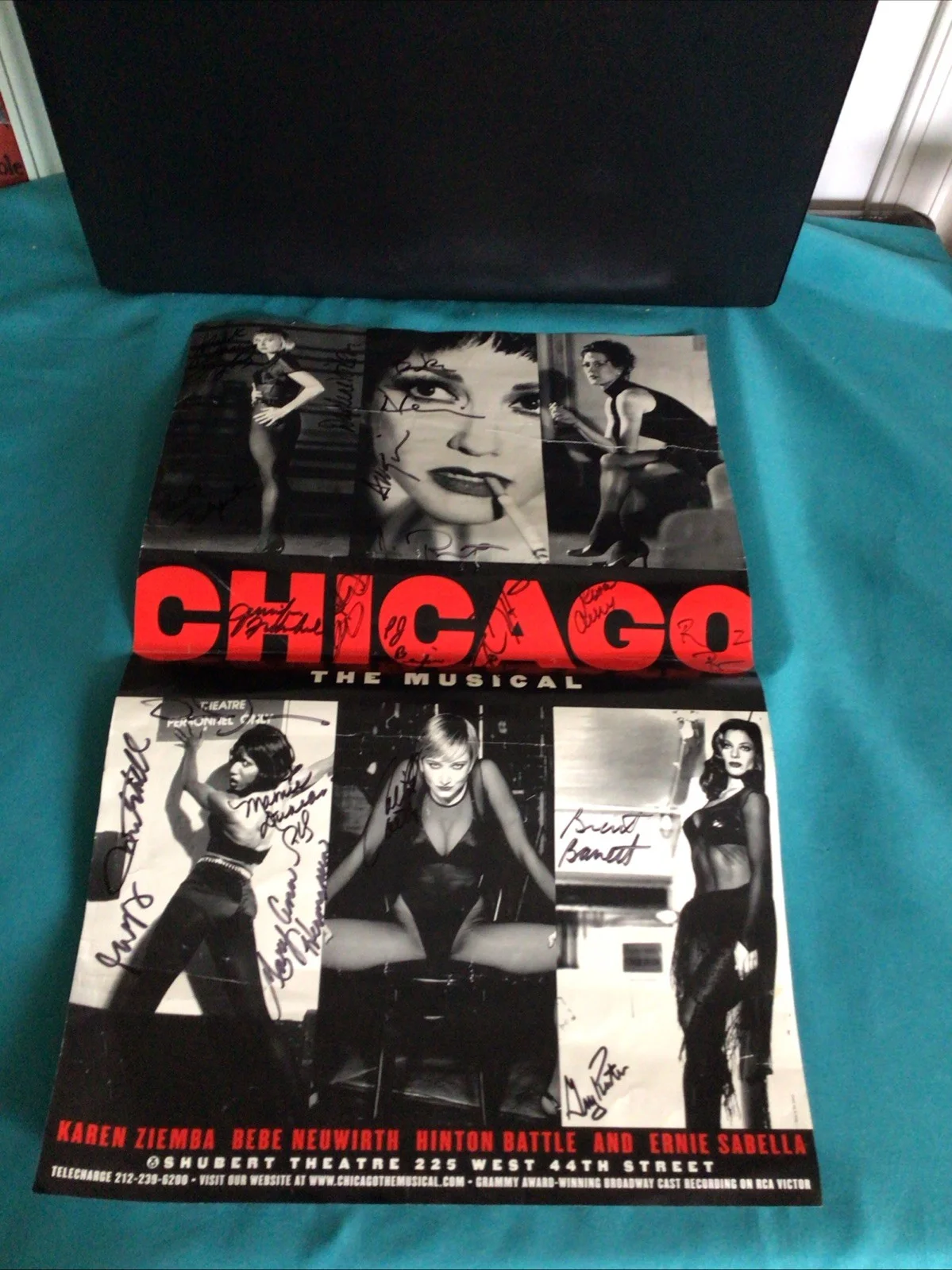 Signed Poster Chicago The Musical Schubert Theatre 14” X 22”, изображение 2