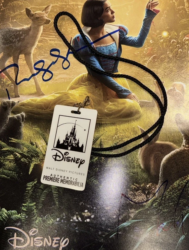 Disney Snow White Movie Poster Cast Signed Rachel Zegler COA Rare Classic, изображение 4