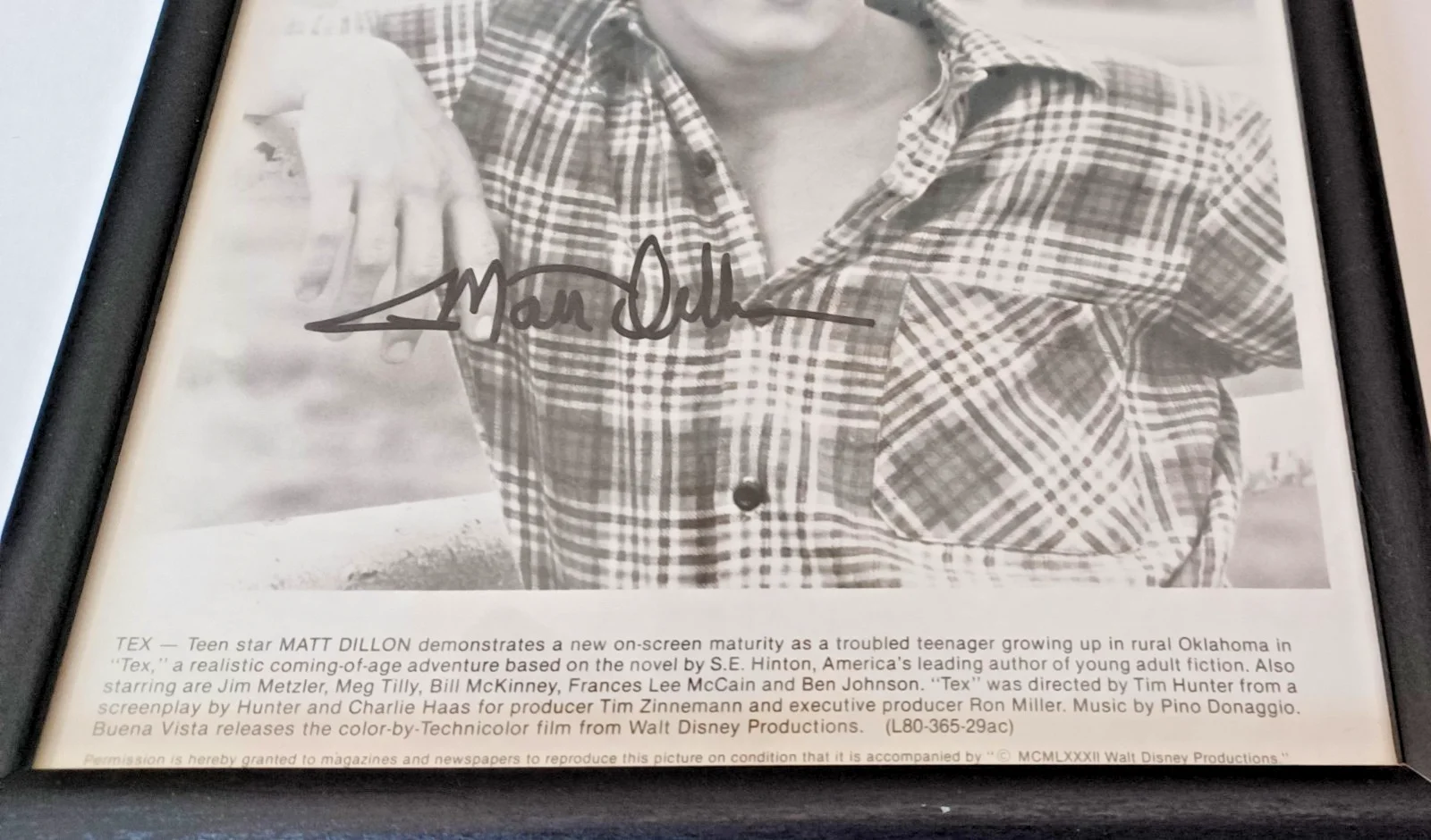Matt Dillon Signed 1982 “Tex” Promo Photo Framed Walt Disney Productions, image 2