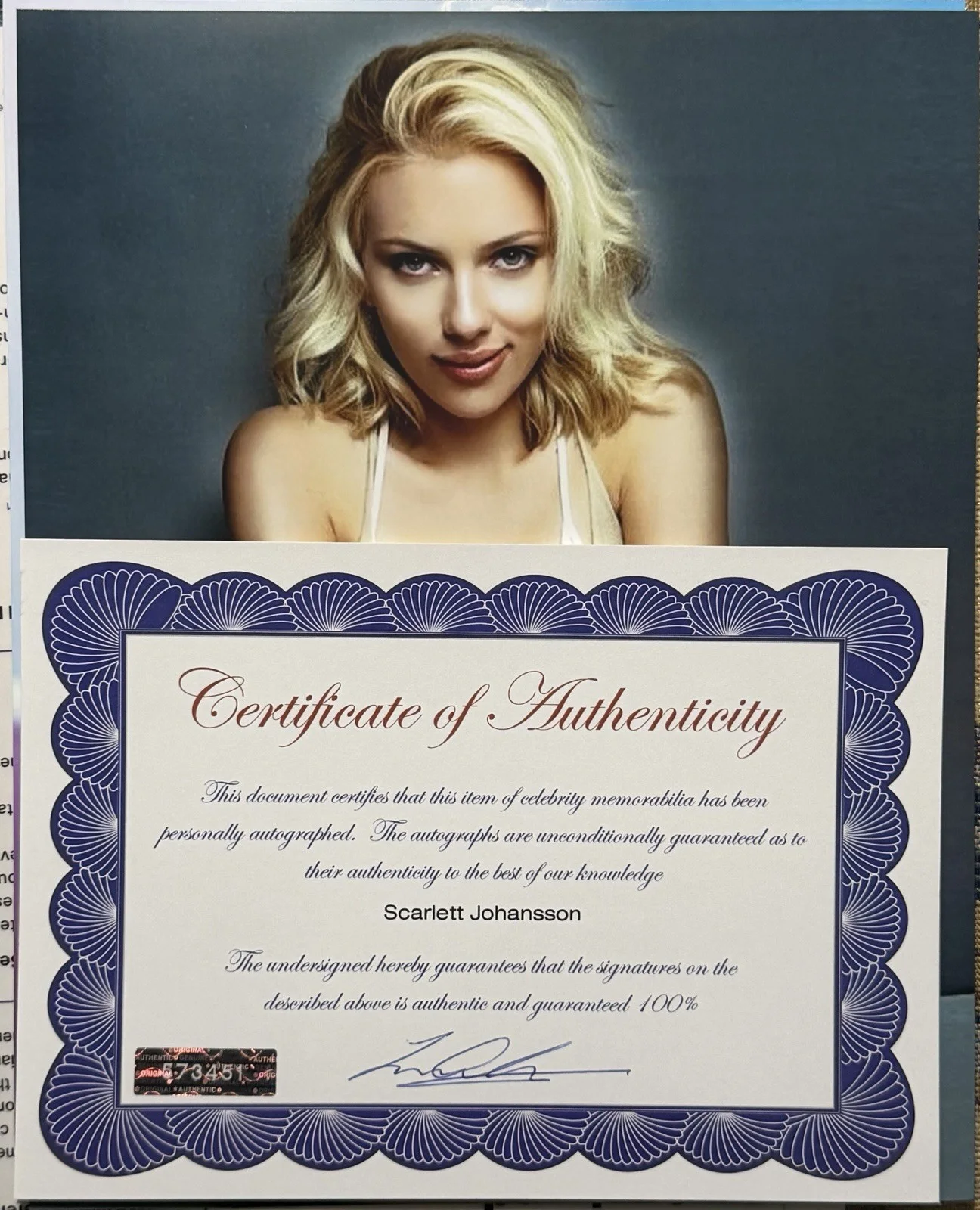 Scarlett Johansson: Hollywood Superstar Signed 8X10 Photo, image 2