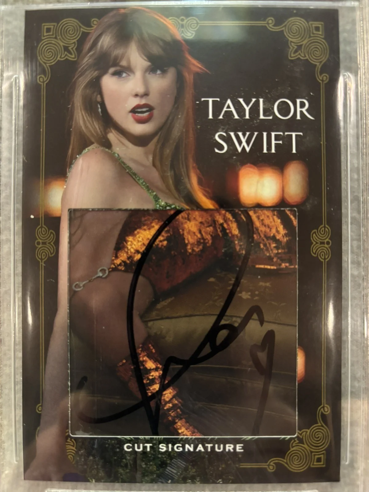 TAYLOR SWIFT BGS BECKETT SLAB CARD Cut Signature Autograph auto, image 2